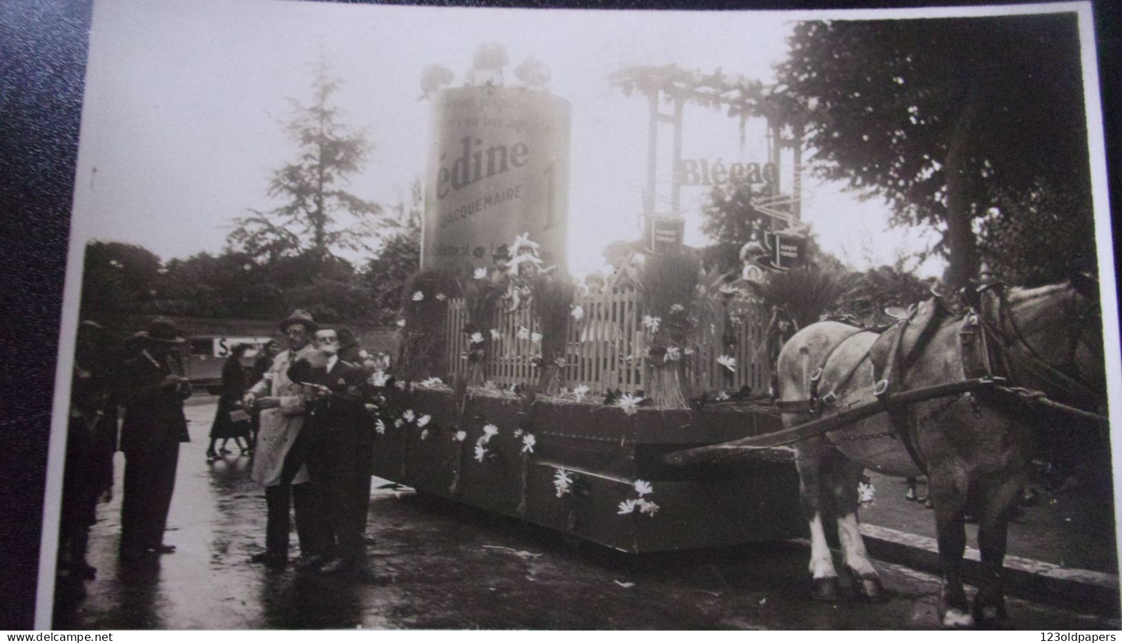 69 RARE  LOT DE 17 CARTE PHOTO VILLEFRANCHE EN BEAUJOLAIS BRADERIE 1932 COMMERCE CHARS PUB