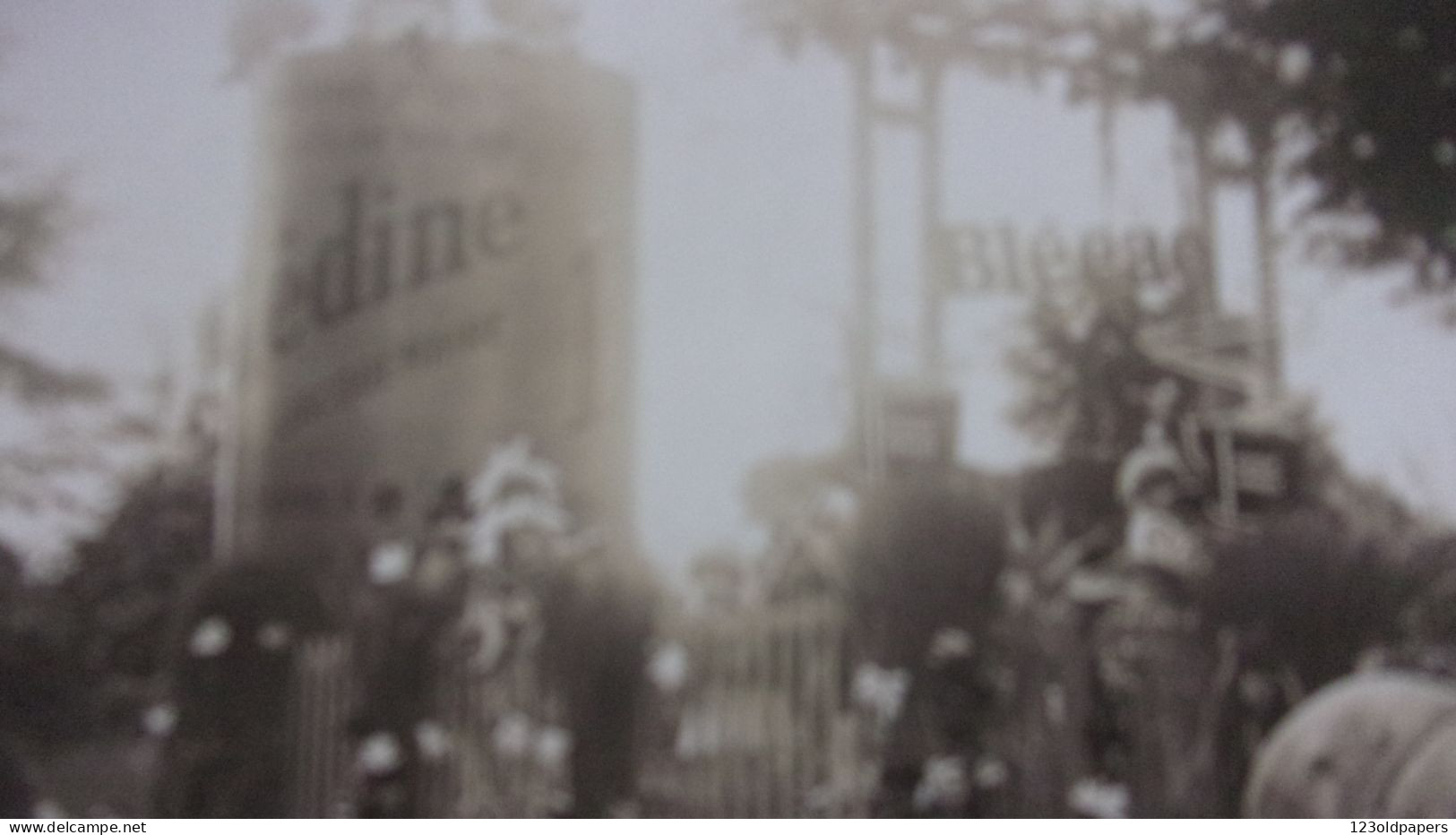 69 RARE  LOT DE 17 CARTE PHOTO VILLEFRANCHE EN BEAUJOLAIS BRADERIE 1932 COMMERCE CHARS PUB