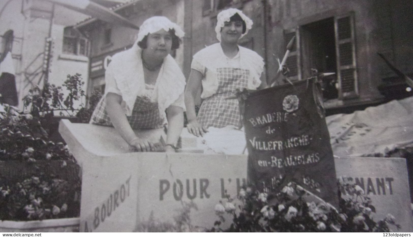 69 RARE  LOT DE 17 CARTE PHOTO VILLEFRANCHE EN BEAUJOLAIS BRADERIE 1932 COMMERCE CHARS PUB