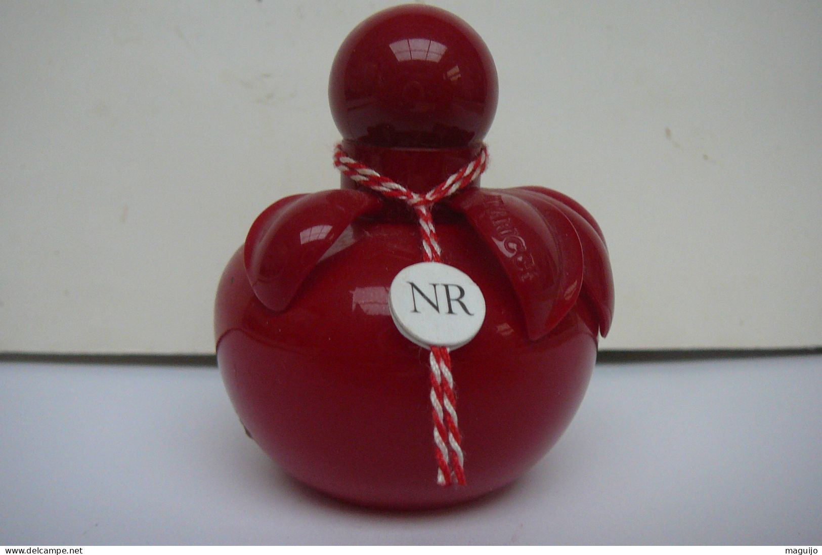 NINA RICCI "NINA" 1 VAPO VIDE ,COLLECTOR  ROUGE TRES BON ETAT :LIRE ET VOIR!! - Non Classés