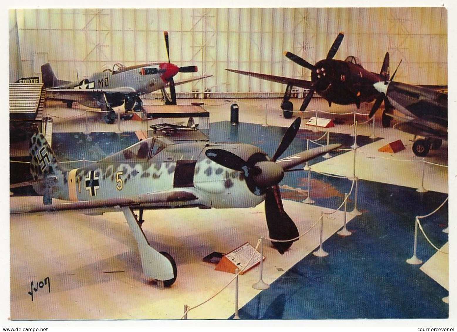 CPM - Hall D'exposition Du Bourget - P 51, Mustang, Focke-Wulf .... - 1939-1945: II Guerra