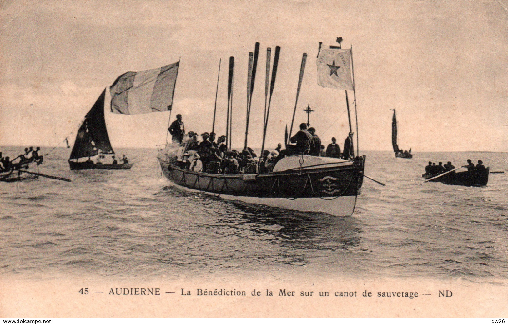 Audièrne (Finistère) La Bénédiction En Mer Sur Un Bateau De Sauvetage En 1932 - Carte ND N° 45 - Audierne