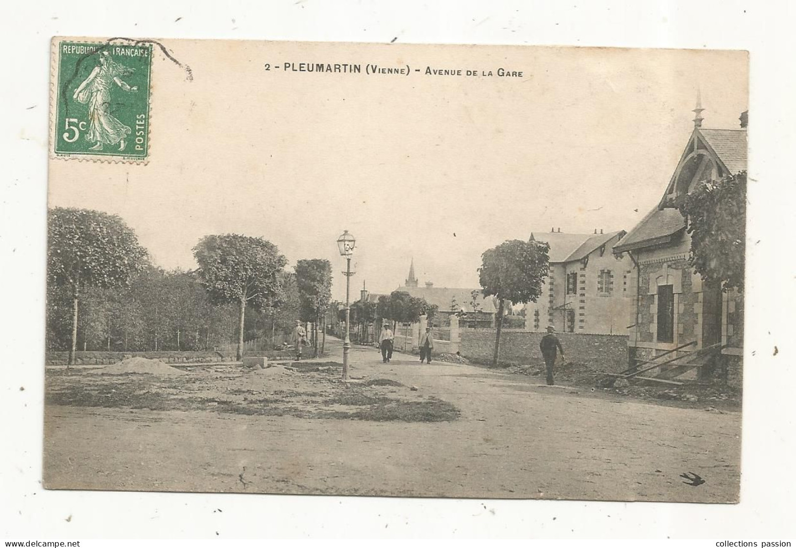 JC, Cp, 86, PLEUMARTIN, Avenue De La Gare , Voyagée - Pleumartin