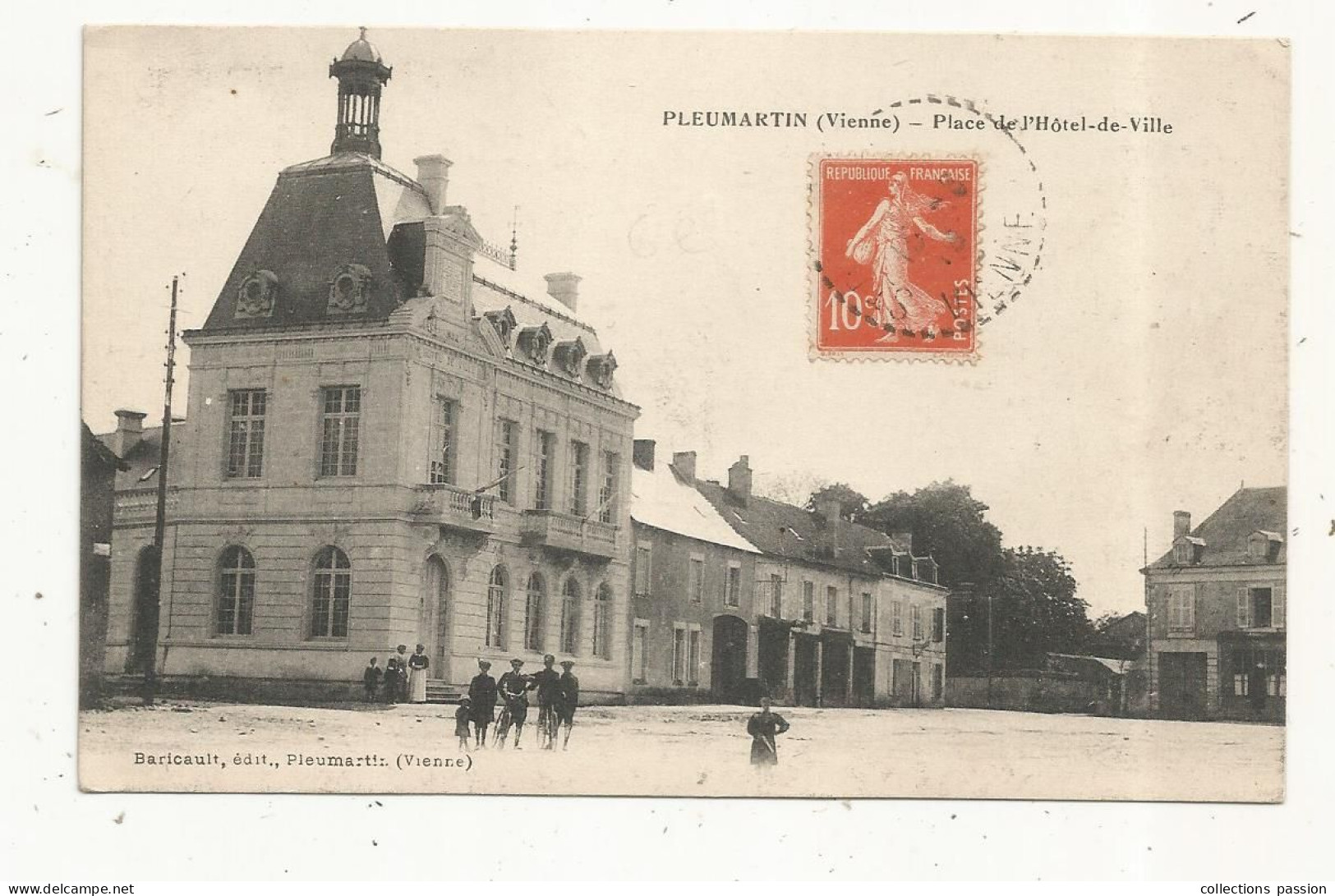 JC, Cp, 86, PLEUMARTIN, Place De L'hôtel De Ville , Voyagée 1916 - Pleumartin