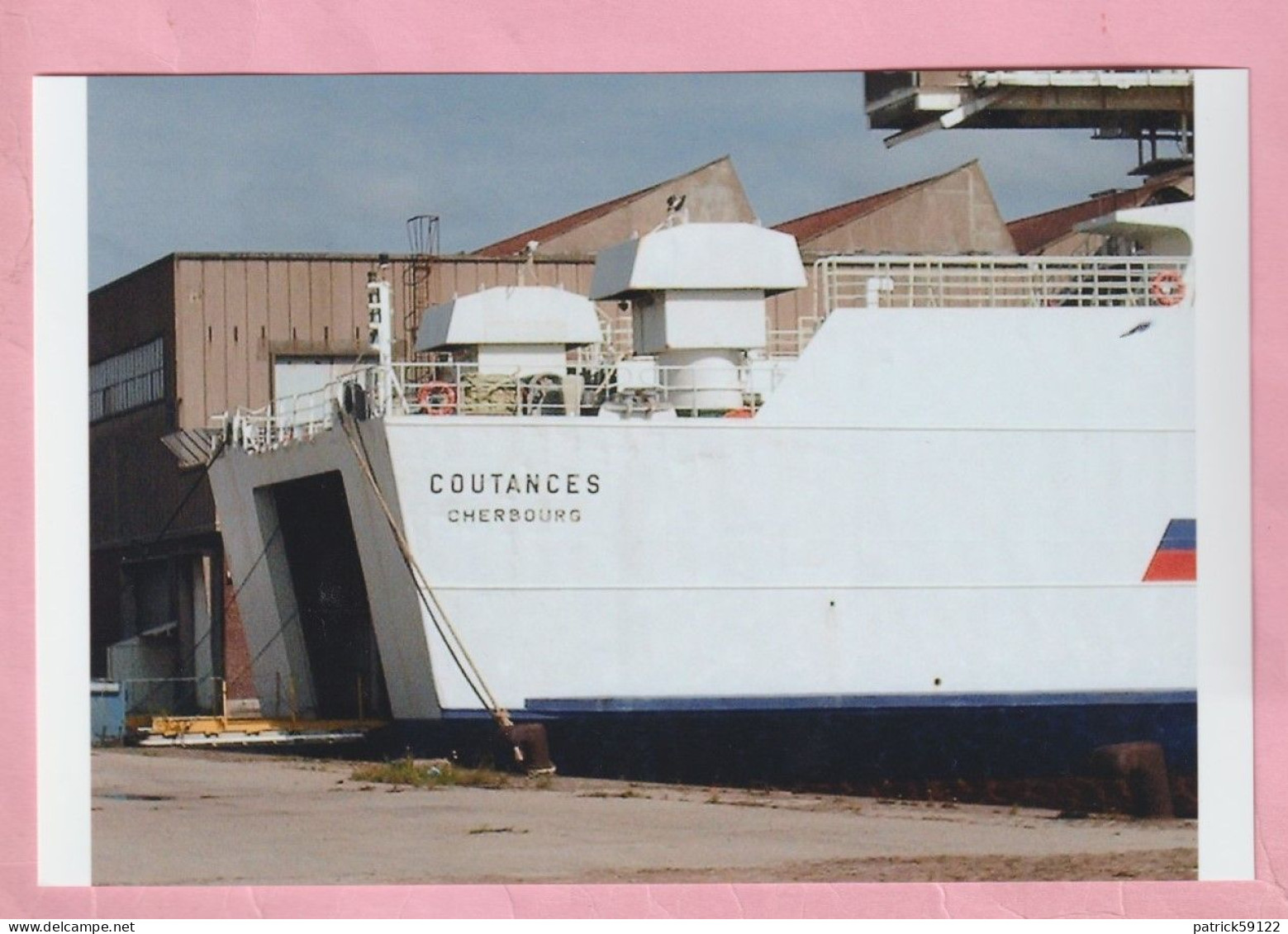 PHOTOGRAPHIE - PORT DE DUNKERQUE - BRITTANY FERRIES   " COUTANCES  " (6) FERRY BOAT / PAQUEBOT - Schiffe