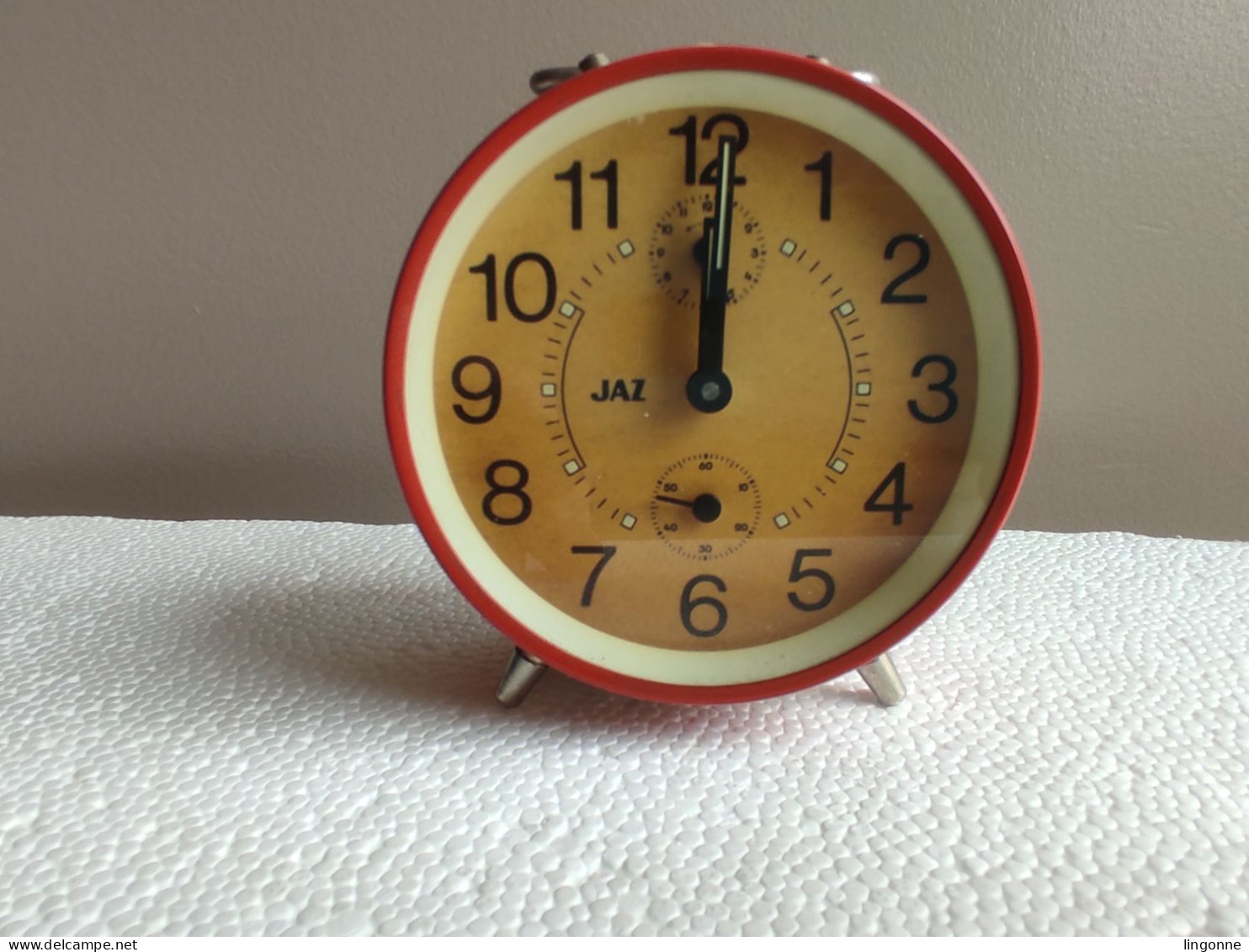 RÉVEIL Ancien JAZ Sur Pied Diamètre Du Cadran 8,5 Cm Env , Poids 268 Grammes - Alarm Clocks