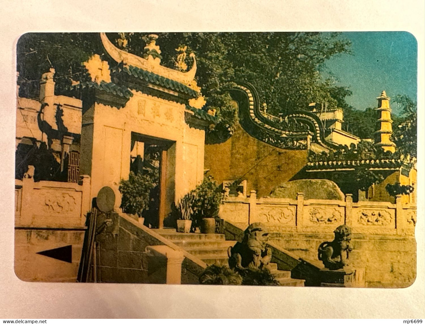 MACAU VIEW PHONE CARD VERY FINE AND CLEAN USED, VIEW OF AH MA TEMPLE (FISHERMAN GOD TEMPLE) - Macao