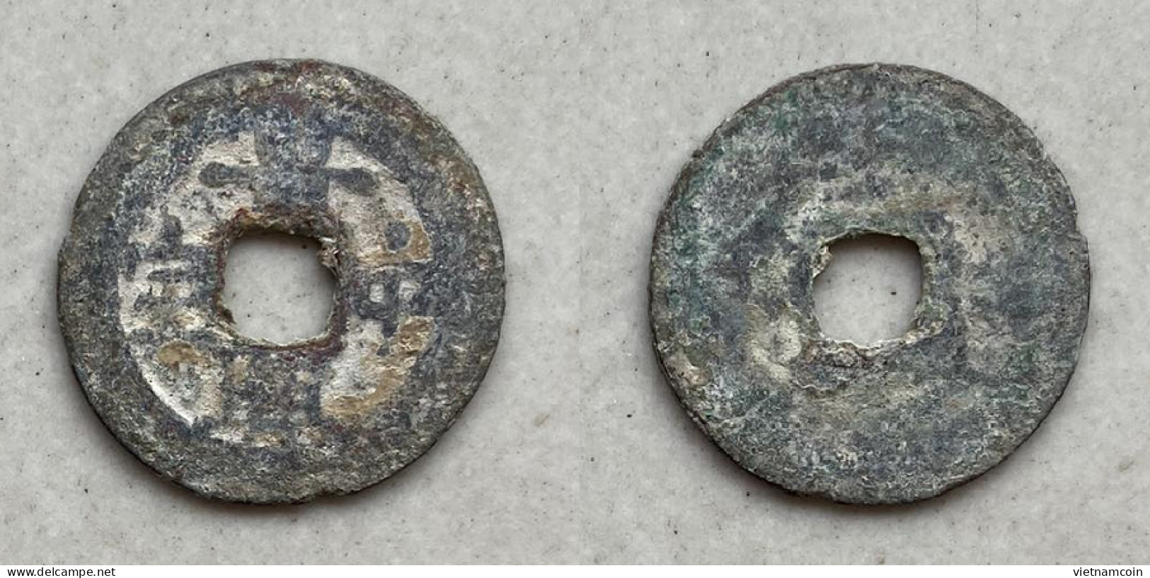 Ancient Annam Coin Canh Hung Trung Bao Lager Trung Bao Le  Kings Under The Trinh 1740-1776 - Vietnam