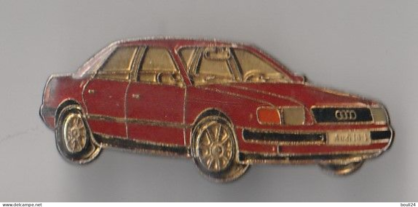 PIN'S   THEME   AUTOMOBILE  VOITURE  AUDI 100  ROUGE - Audi