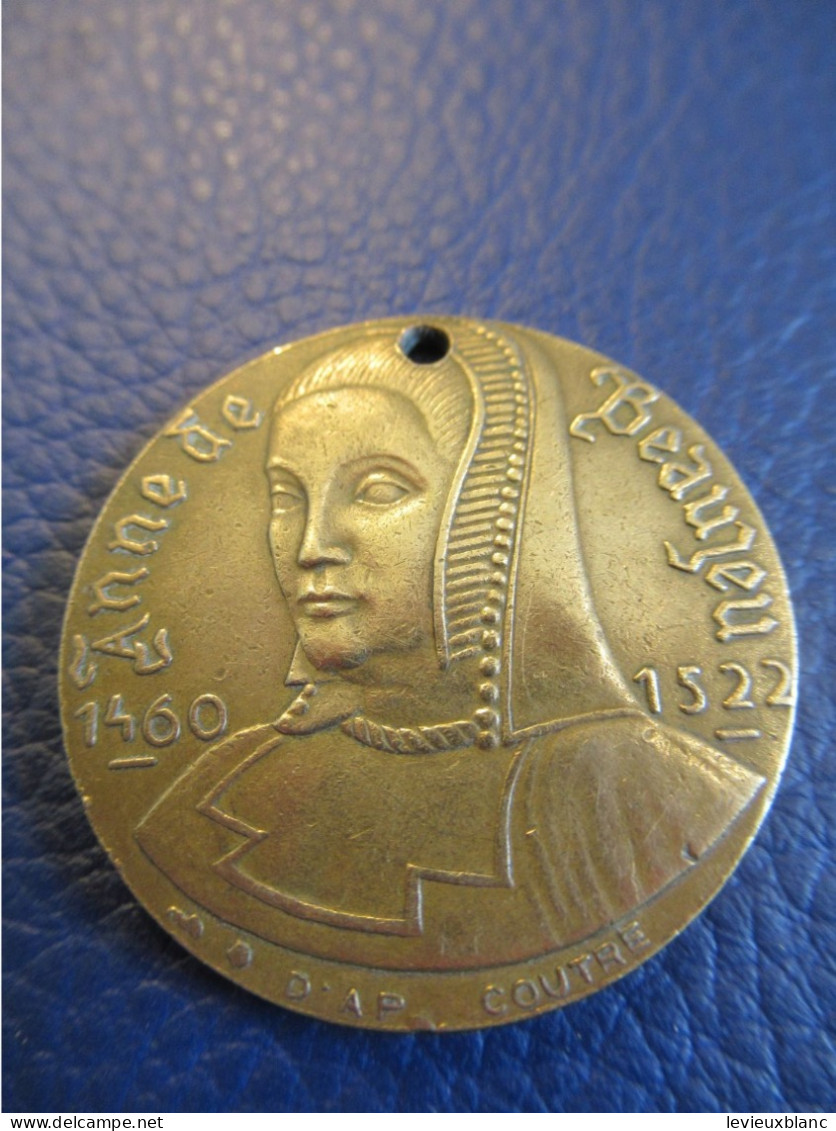 Médaille Pendentif/ Anne De BEAUJEU /1460-1522/  GIEN/ Avec Blason / Bronze / Coutre/ 1980 ?   MED450 - Other & Unclassified