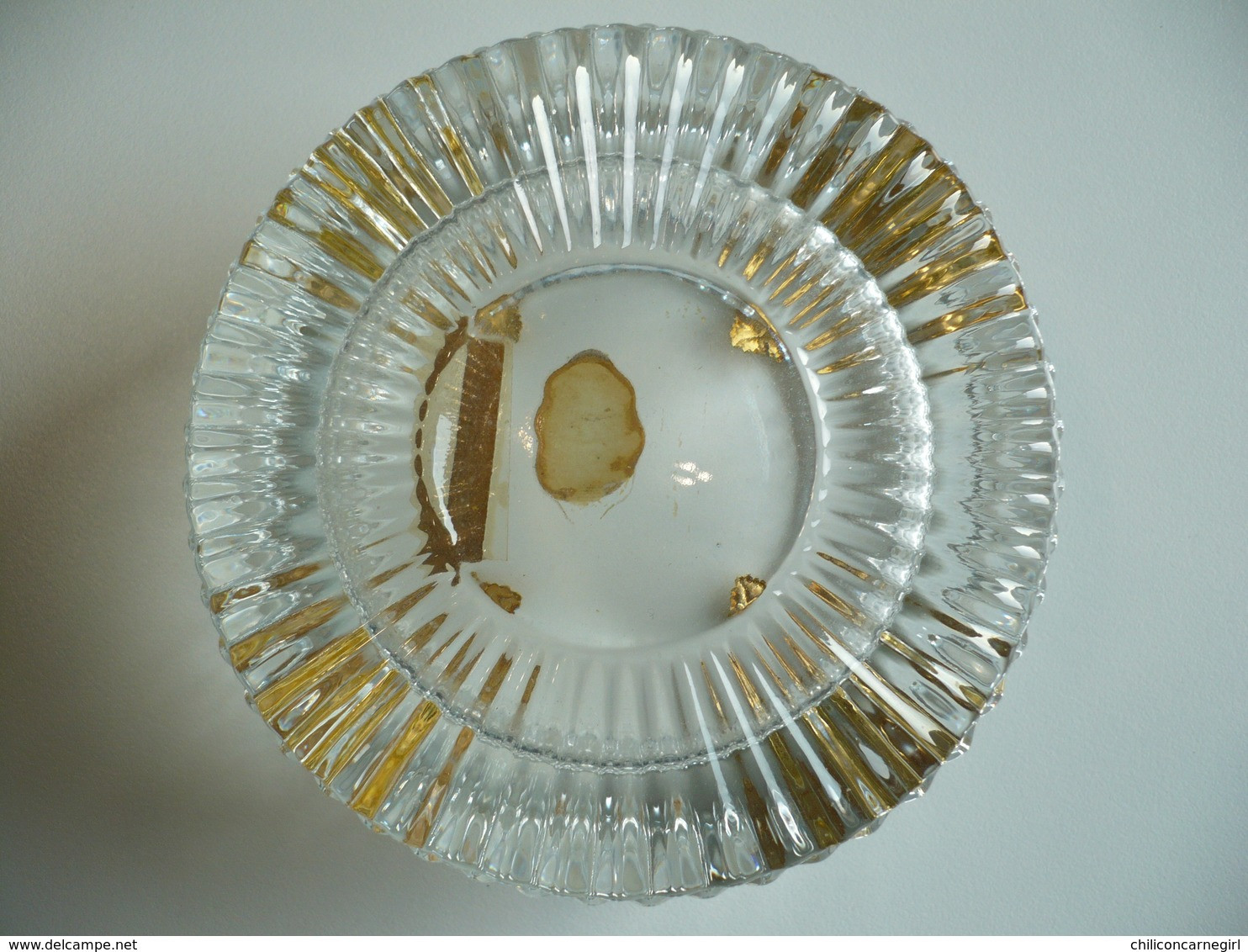Gros Cendrier - Véritable Cristal De Bohème L.G. - Garanti Doré Or Fin - Quasi 1 Kilo - Finement Travaillé - Vidrio