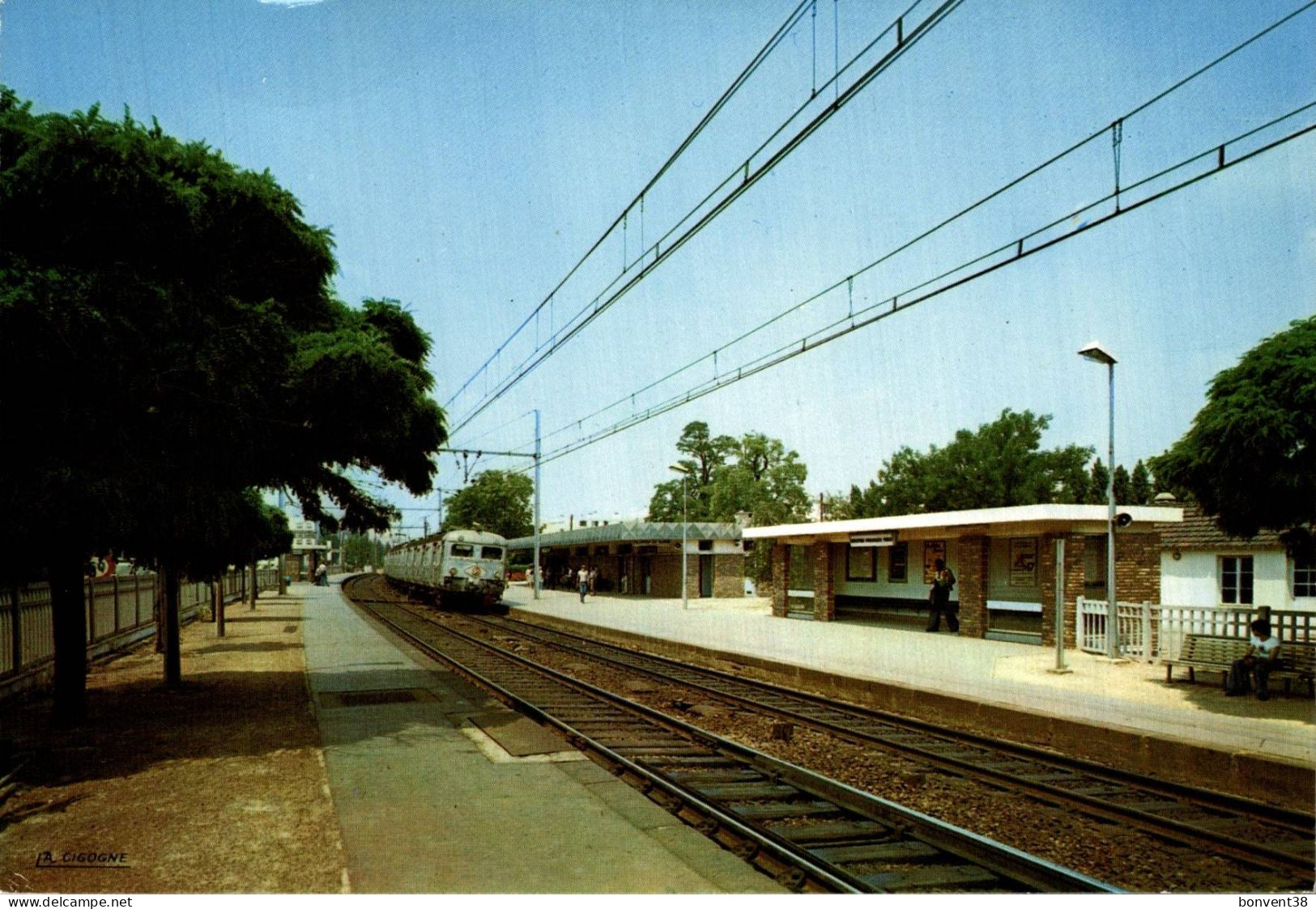 J2505 - Les CLAYES SOUS BOIS - D78 - La Nouvelle Gare - Train - Carte Semi Moderne - Les Clayes Sous Bois