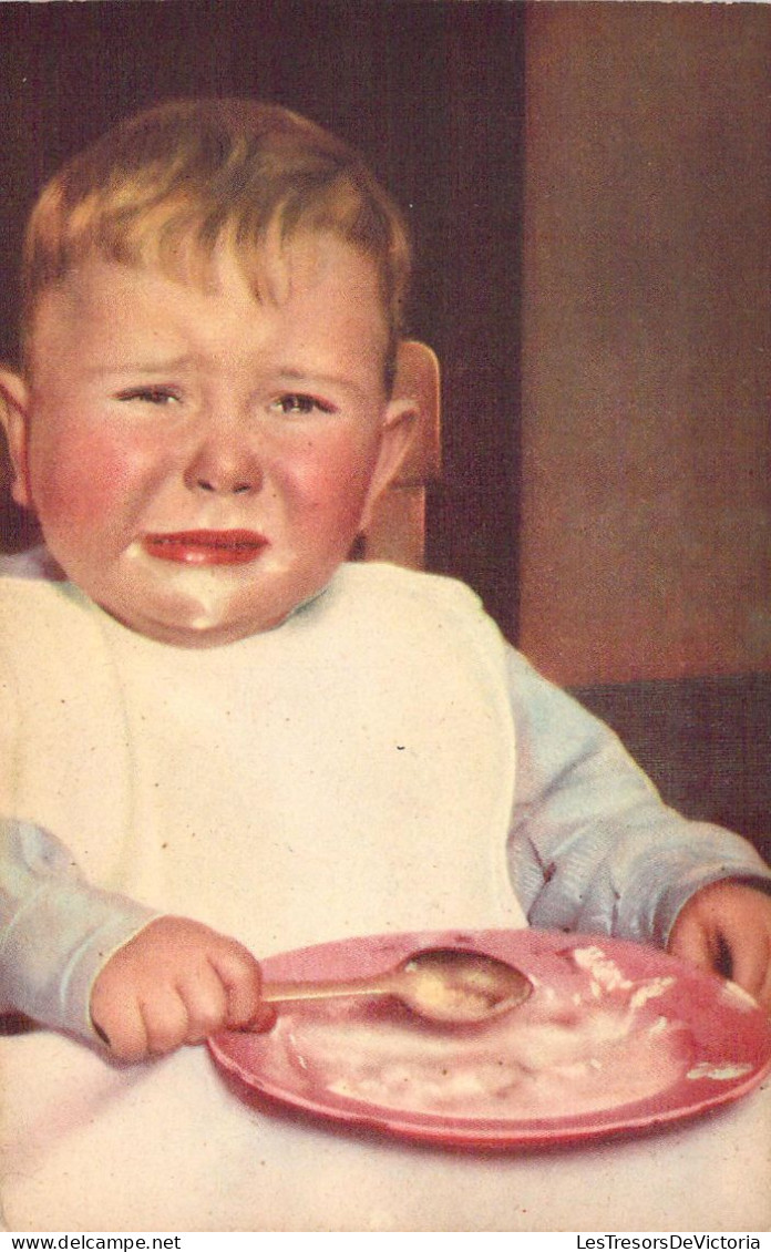 ENFANT - Portrait - Enfant Pleure Devant Son Assiette - Carte Postale Ancienne - Portraits