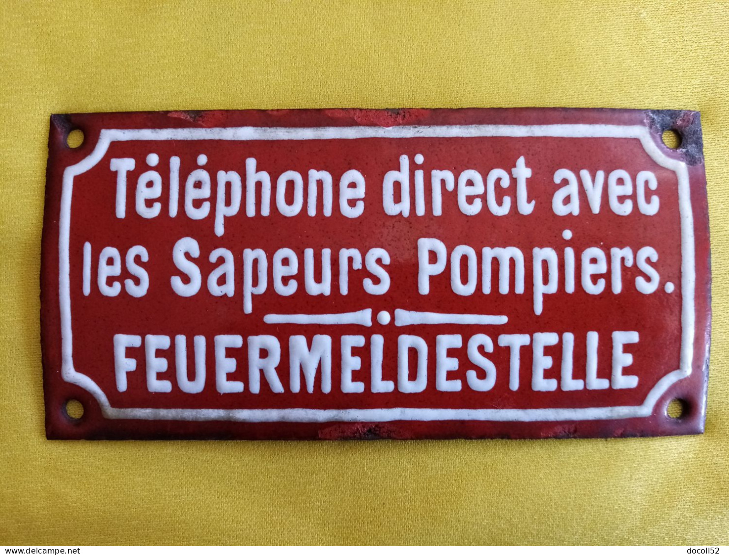 PLAQUE EMAILLEE BOMBEE TELEPHONE DIRECT AVEC LES SAPEURS POMPIERS AVEC TEXTE EN ALLEMAND FEUERMELDESTELLE 162mmx80mm - Andere & Zonder Classificatie