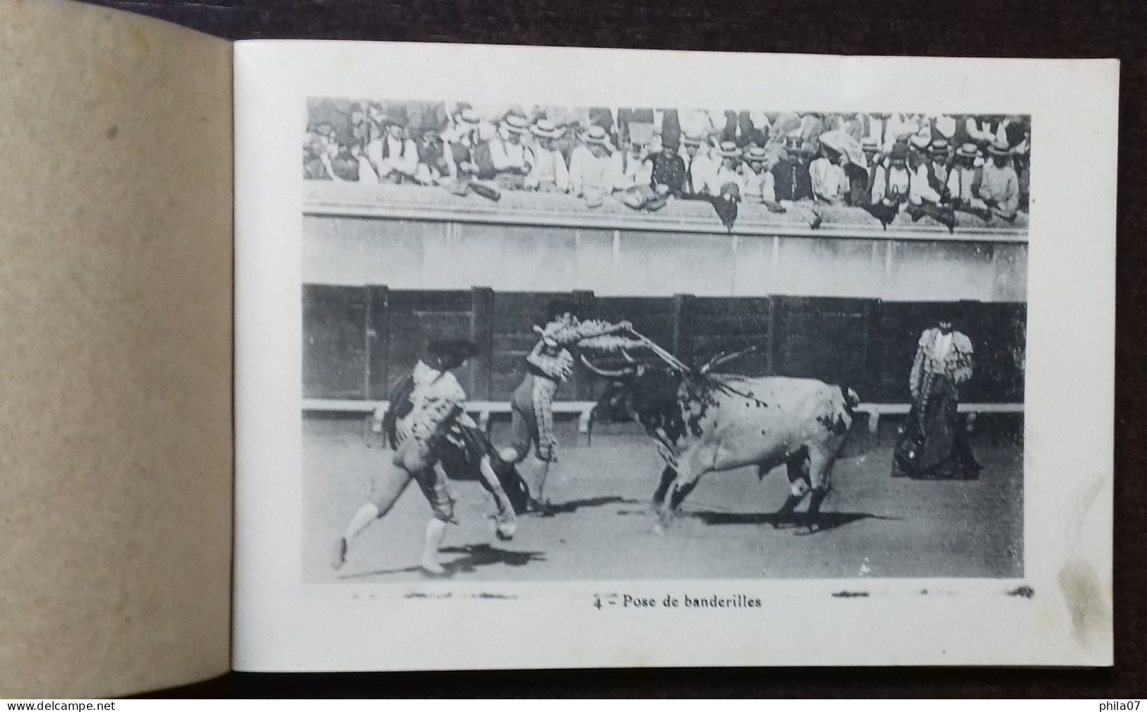 SPAIN - Courses de Taureaux - booklet with 32 pages and two ticket from 1910 / dimension cca 16x11 cm / 21 images