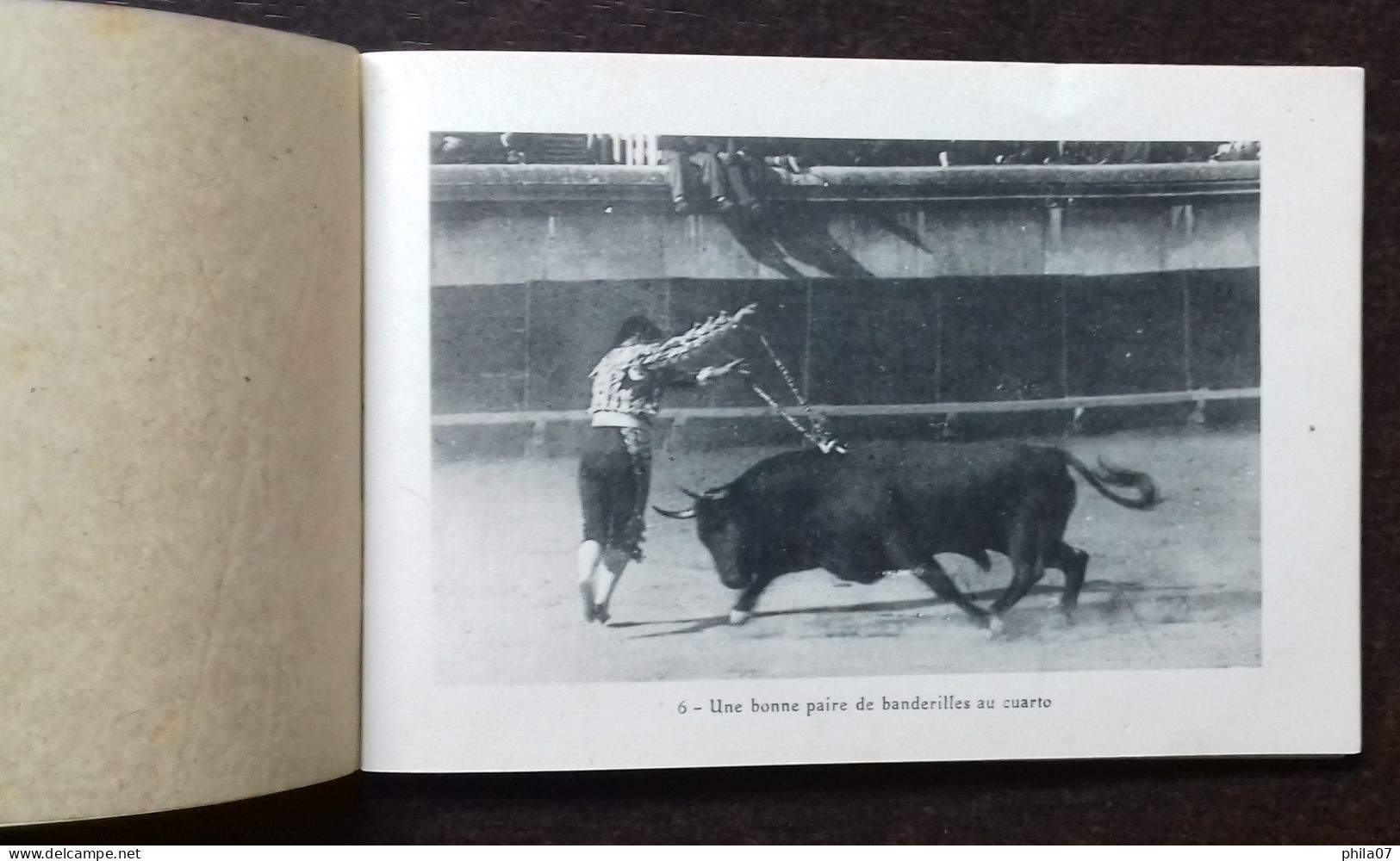 SPAIN - Courses de Taureaux - booklet with 32 pages and two ticket from 1910 / dimension cca 16x11 cm / 21 images