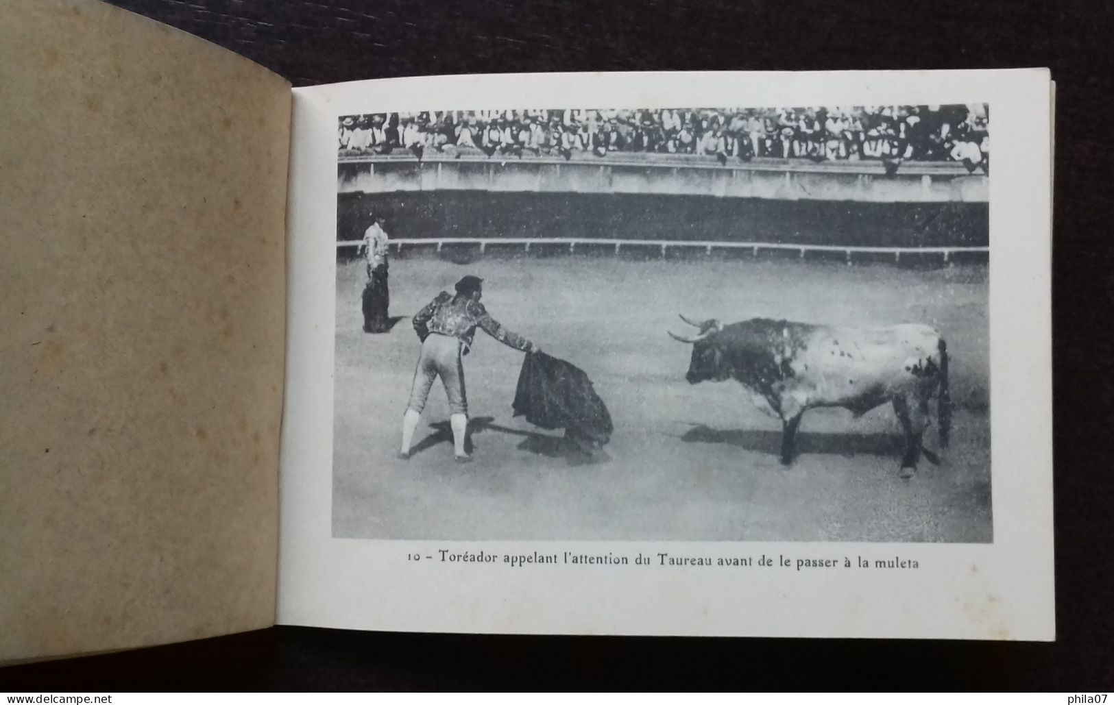SPAIN - Courses de Taureaux - booklet with 32 pages and two ticket from 1910 / dimension cca 16x11 cm / 21 images