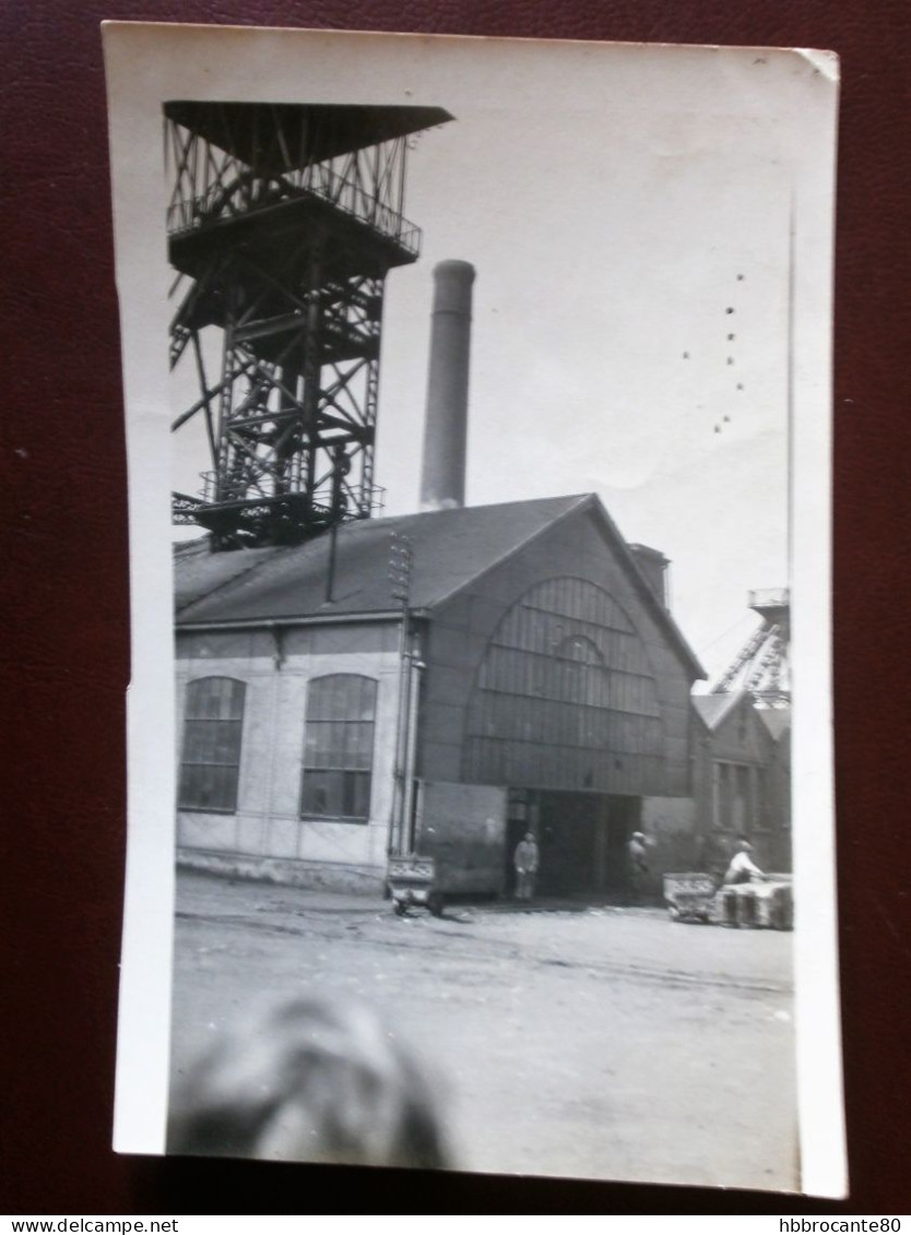 62 - Pas De Calais - Divion : Carte Photo , Chevalet De La Fosse De La Clarence , Petite Animation Circa 1930 - Divion