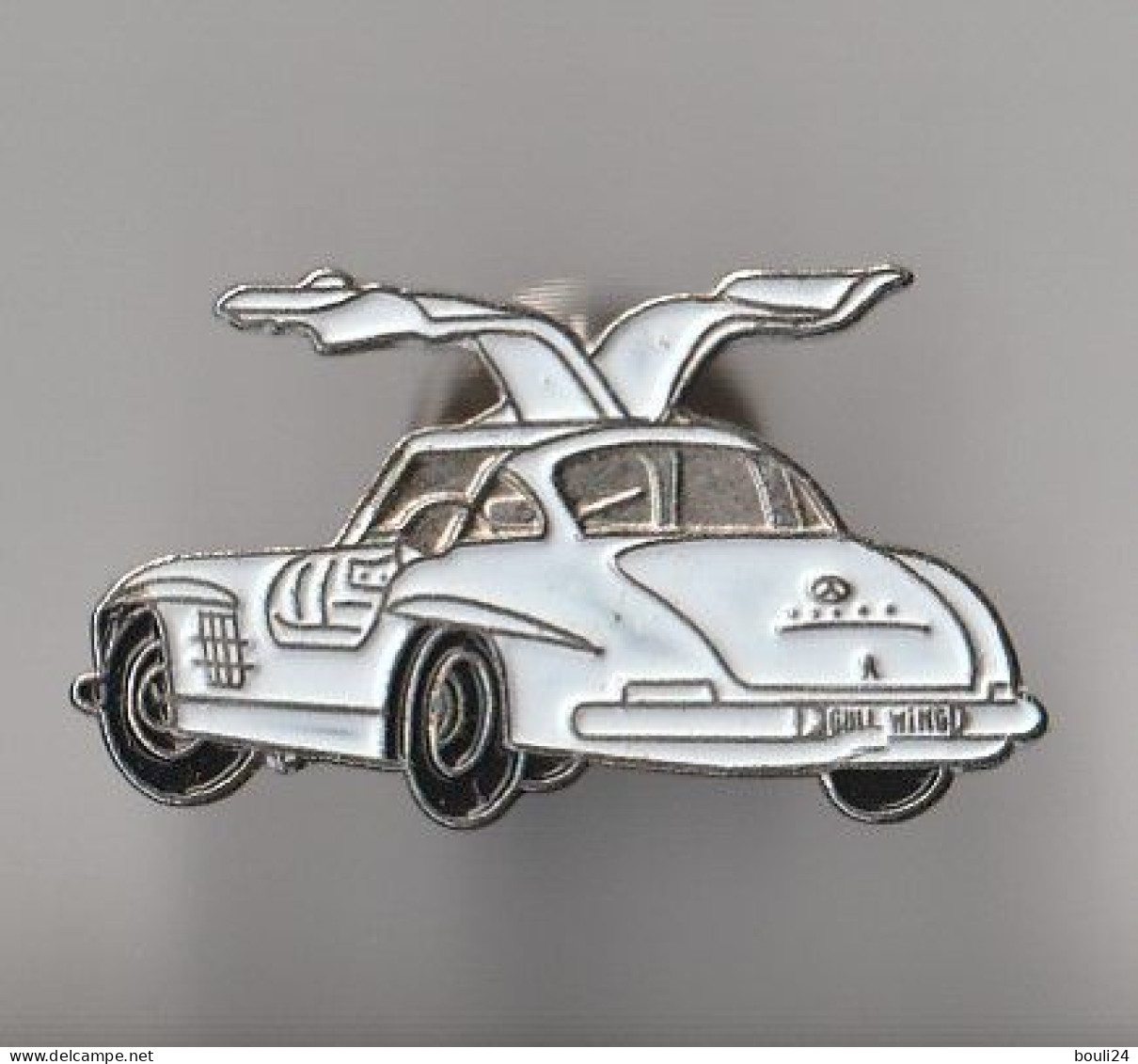 PIN'S THEME  MERCEDES-BENZ 300 SL GULLWING  BLANCHE  VUE  ARRIERE - Mercedes