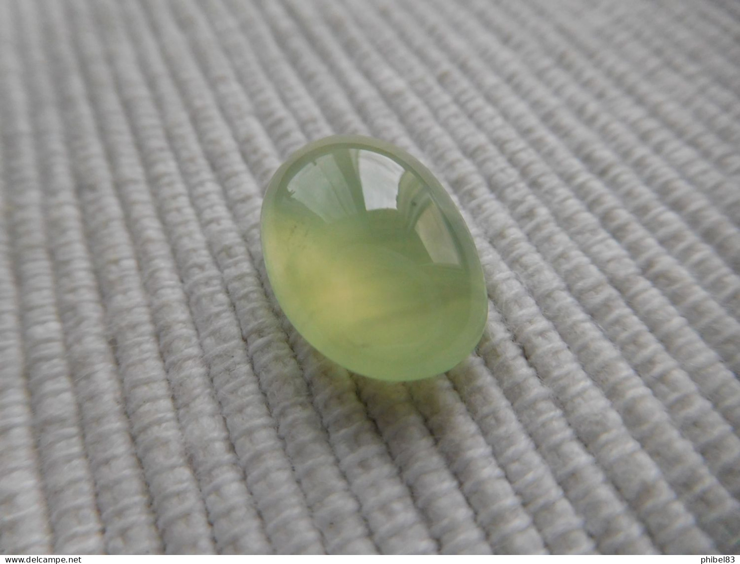 Cabochon De Prehnite Verte, Taille Ovale 8.50 Carats. CL17 - Other & Unclassified