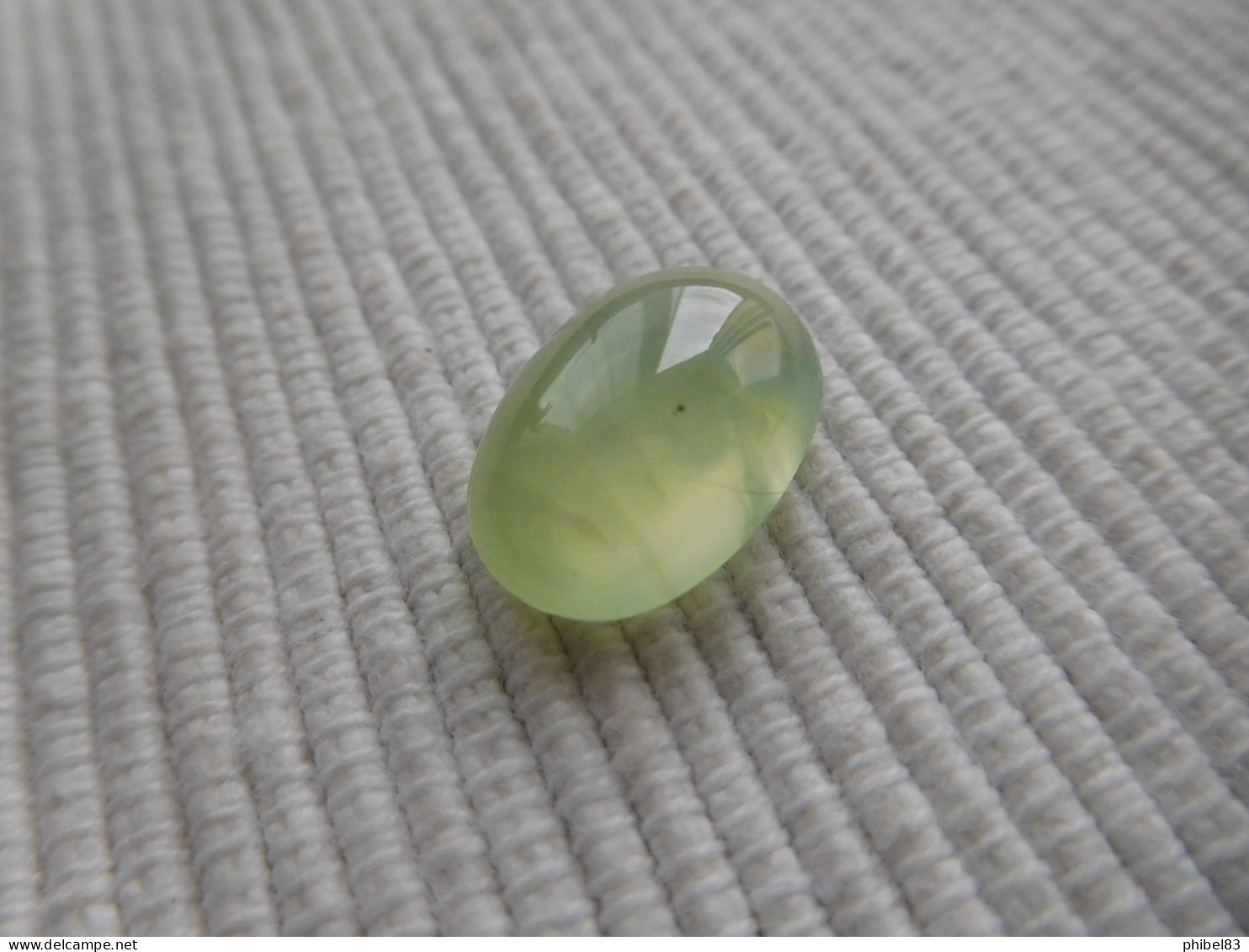 Cabochon De Prehnite Verte, Taille Ovale 8.50 Carats. CL17 - Other & Unclassified