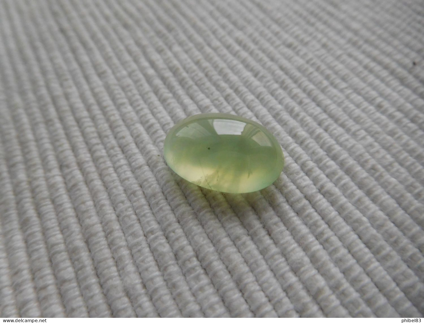 Cabochon De Prehnite Verte, Taille Ovale 8.50 Carats. CL17 - Other & Unclassified