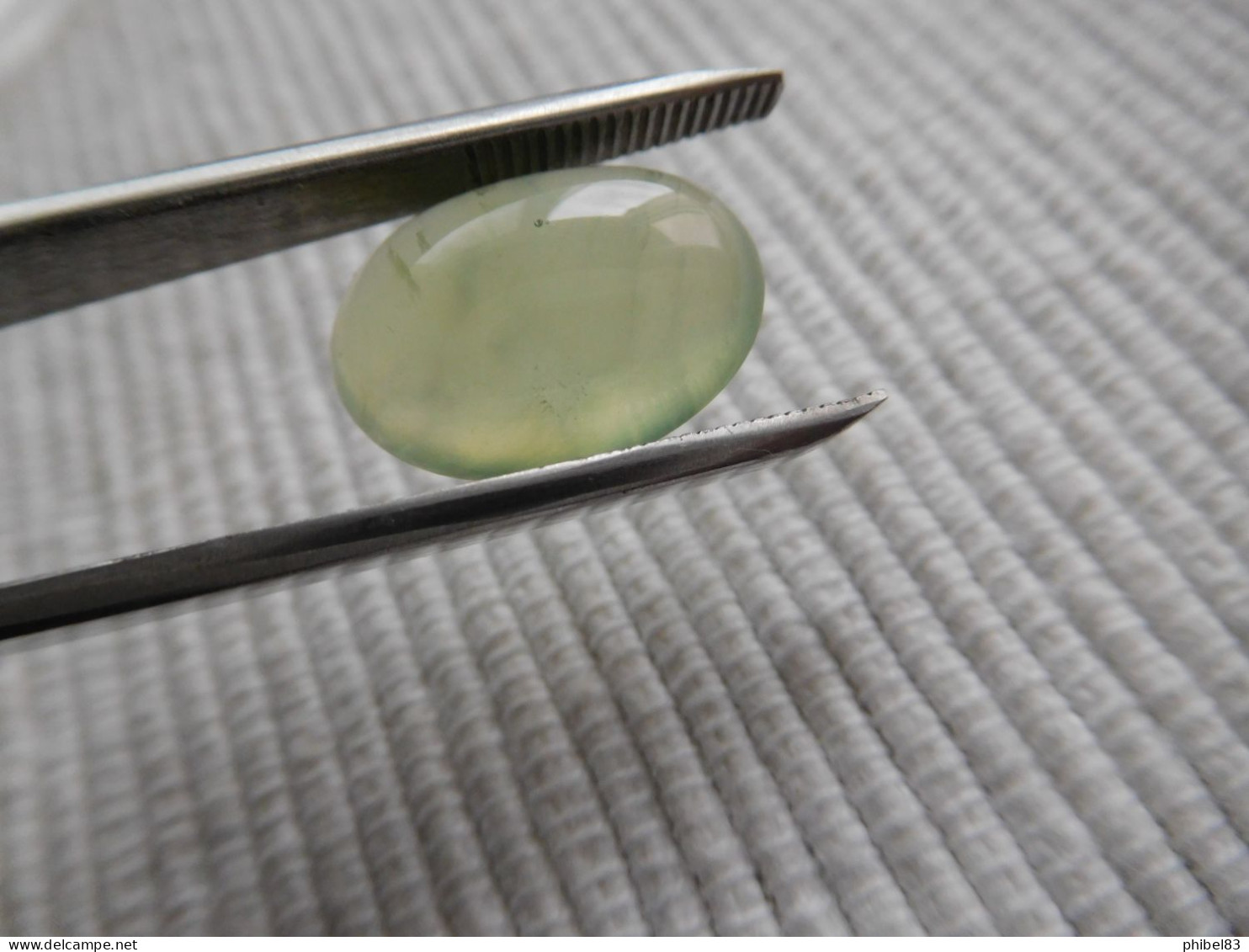 Cabochon De Prehnite Verte, Taille Ovale 8.50 Carats. CL17 - Other & Unclassified