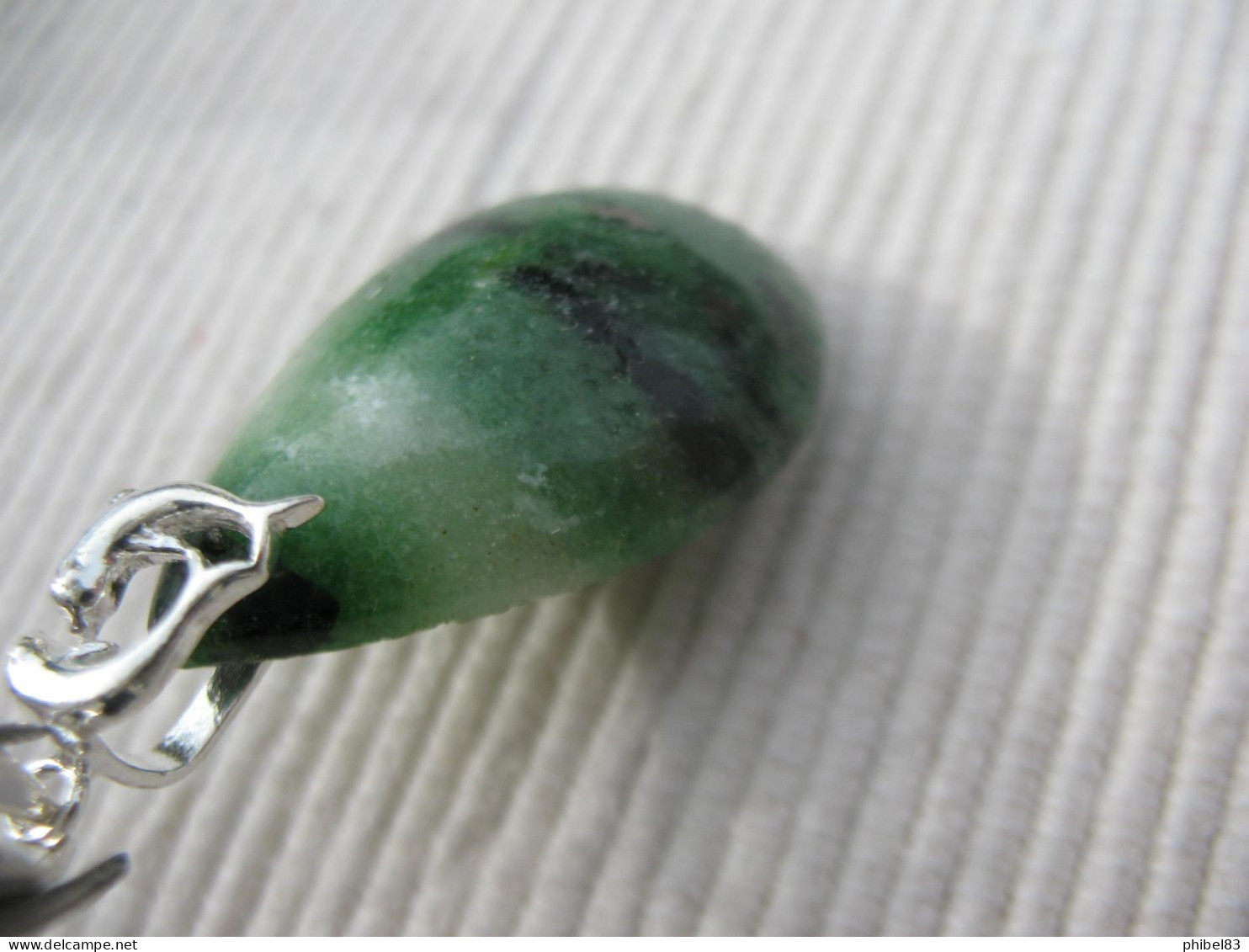 Pendentif en argent massif 925, et cabochon de Zoisite naturelle verte  B856