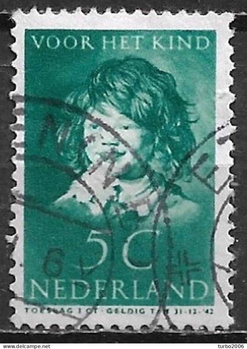 Plaatfout Blauwgroen Krasje In De Rechteronderhoek In 1937 Kinderzegels 5 + 3 Cent Donkergroen NVPH 303 PM 3 - Variétés Et Curiosités