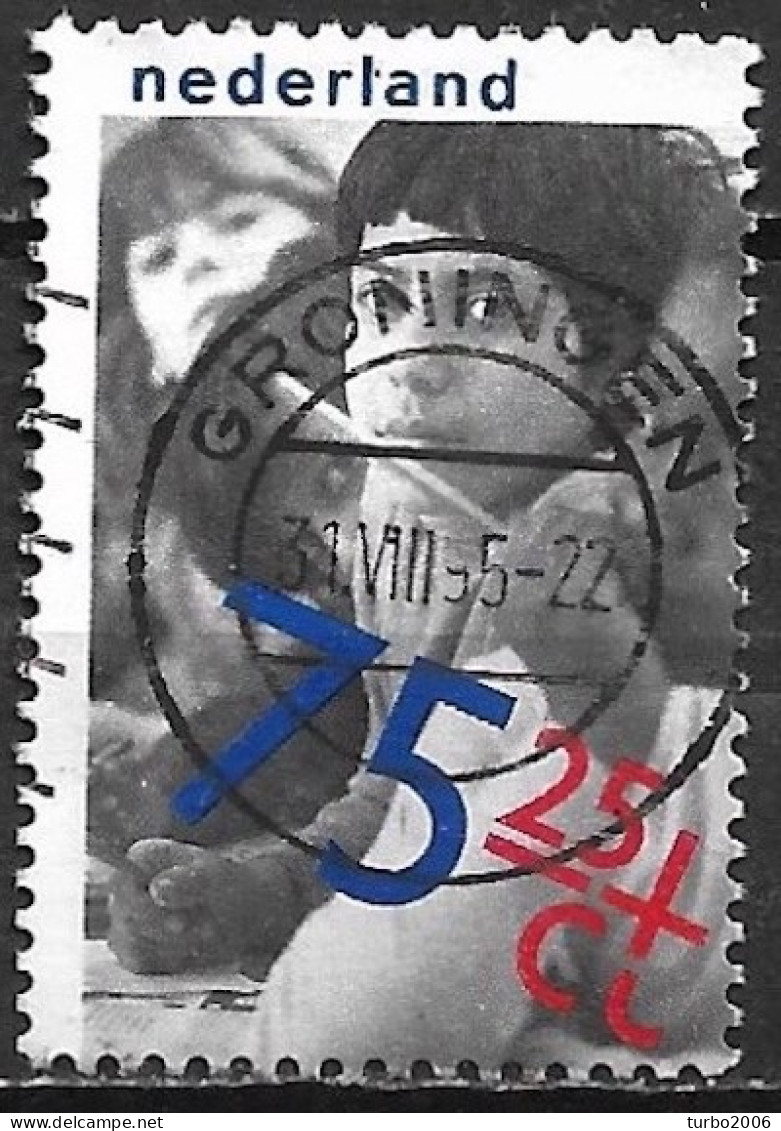 Plaatfout Zwartgrijs Krasje In De Ronding Van De 5 (zegel 28) In 1979 Kinderzegels 75 + 25 Ct NVPH 1189 PM - Plaatfouten En Curiosa