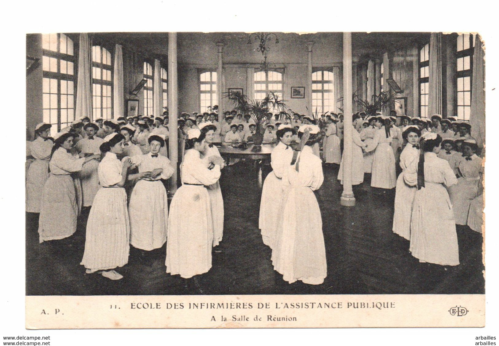 Ecole Des Infirmieres De L'assistance Publique. A La Salle De Reunion. N°11. - Santé