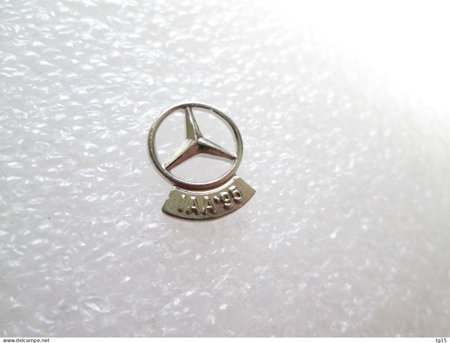 PIN'S   LOGO MERCEDES-BENZ   IAA 95 - Mercedes