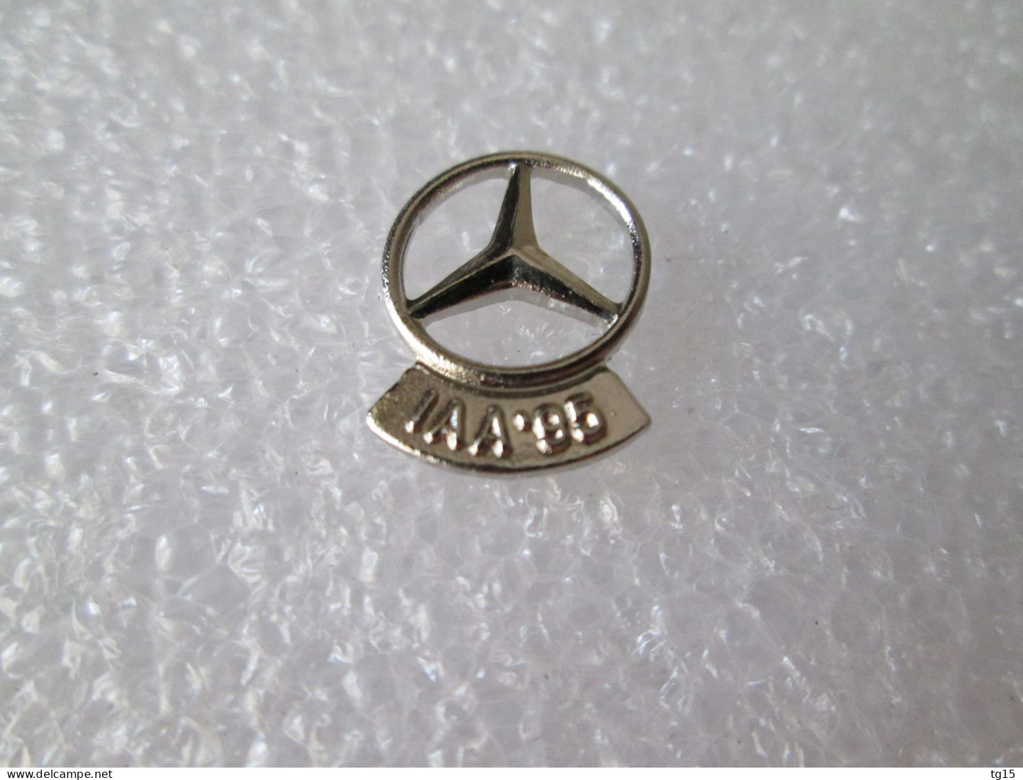 PIN'S   LOGO MERCEDES-BENZ   IAA 95 - Mercedes