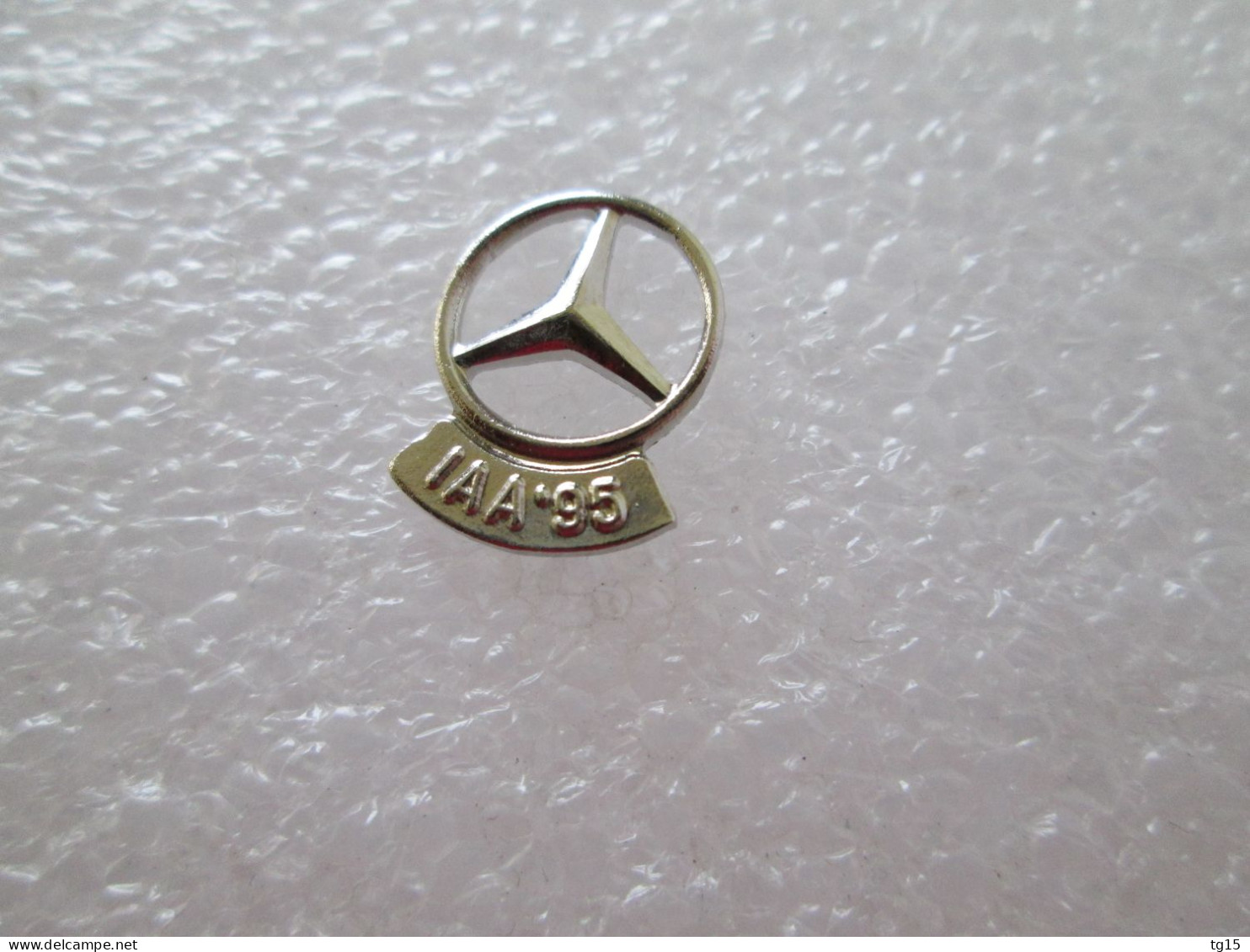 PIN'S   LOGO MERCEDES-BENZ   IAA 95 - Mercedes