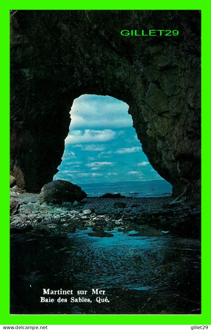 PERCÉ, QUÉBEC - MARTINET SUR MER - BAIE DES SABLES - VUE À TRAVERS LE ROCHÉ PERCÉ - PUB. PAR LES AGENCES KENT ENR - - Percé