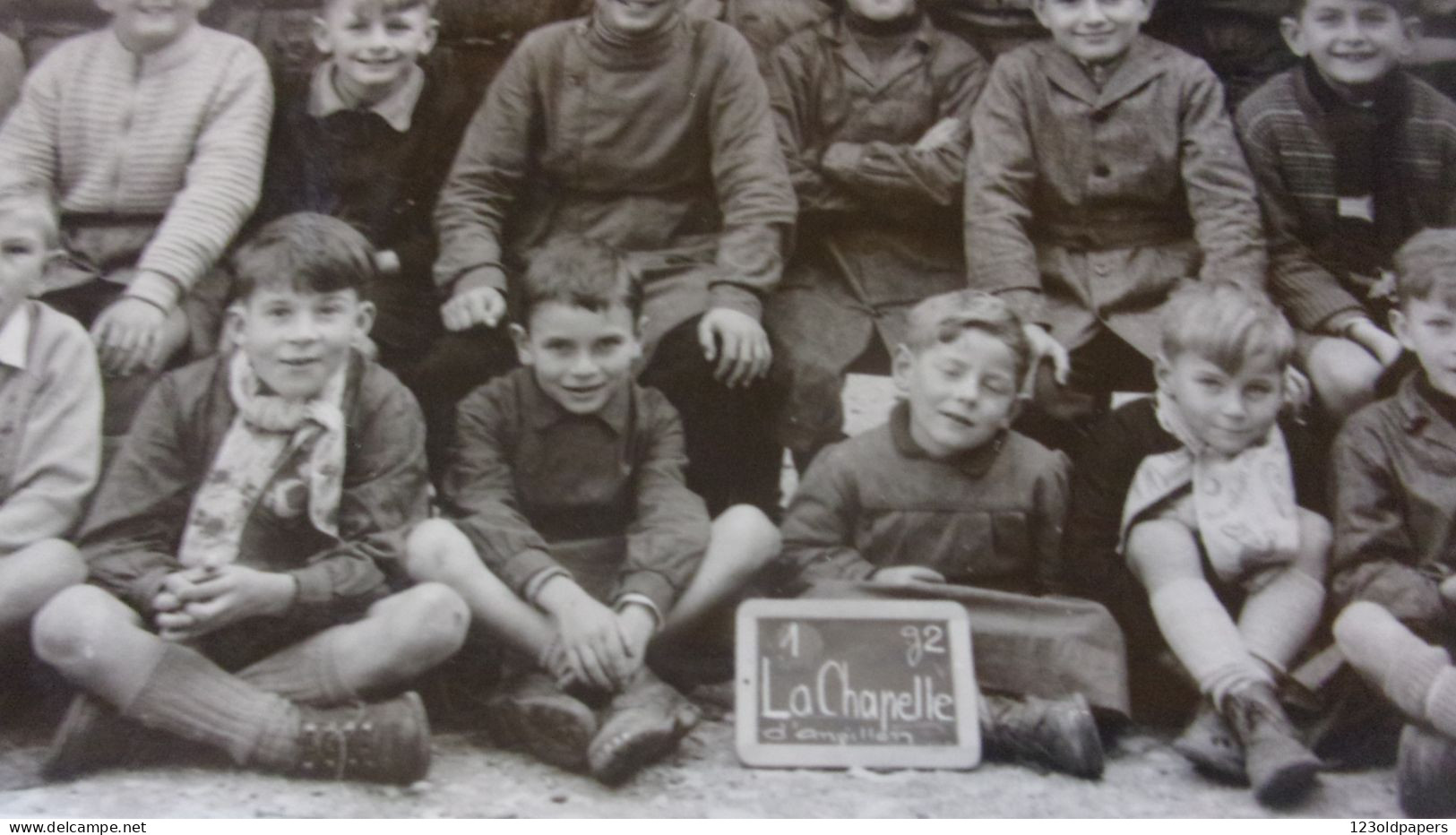 PHOTO CLASSE  LA CHAPELLE D ANGILLON 1955 CIRCA - Lieux