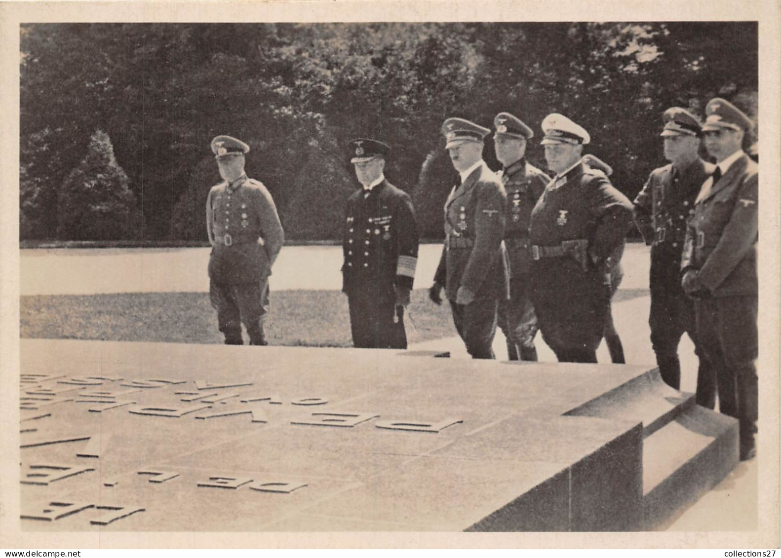 60-COMPIEGNE-DER FÜHRER- Adolf Hitler DEVANT LA PIERRE COMMEMORATIVE - Compiegne