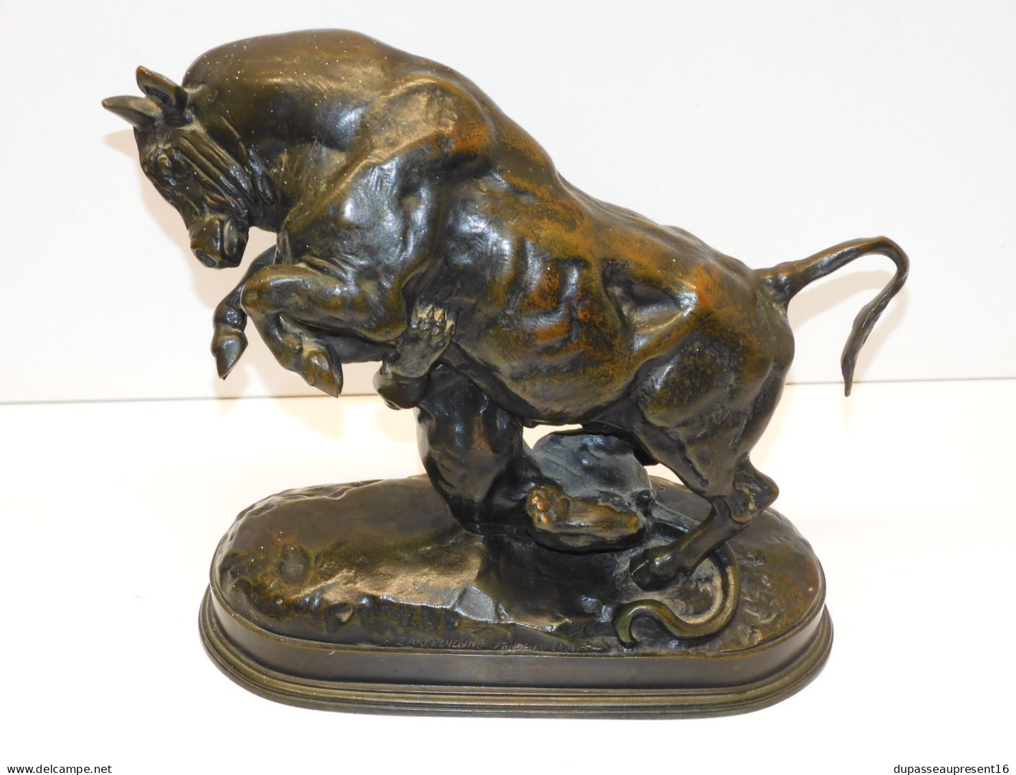 -SUJET SCULPTURE BRONZE SIGNE BARYE F BARBEDIENNE FONDEUR TAUREAU ET TIGRE E