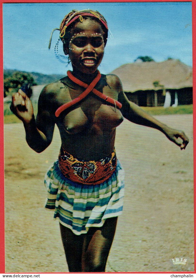 Afrique En Couleurs - Petite Danseuse N°5013 - Fille Seins Nus - Non Classés