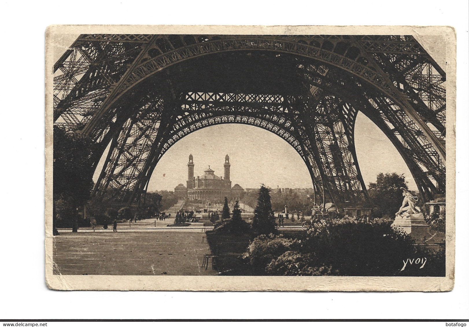 CPA  DPT 75 PARIS , SOUS LA TOUR EIFFEL En 1925! - Tour Eiffel