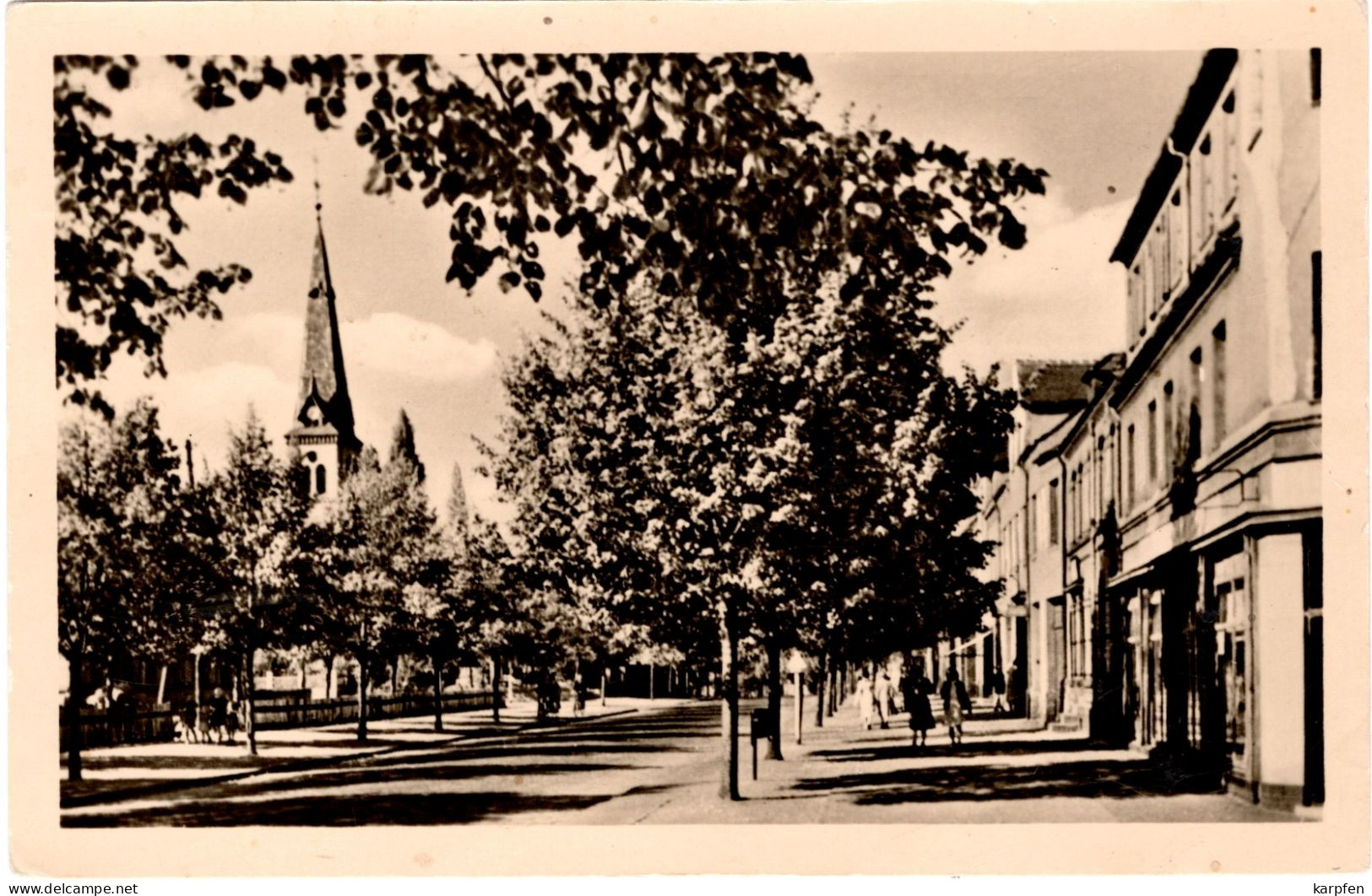 AK Wolfen Bitterfeld-Wolfen Leipziger-Straße Mit Kirche Geschäfte - Wolfen