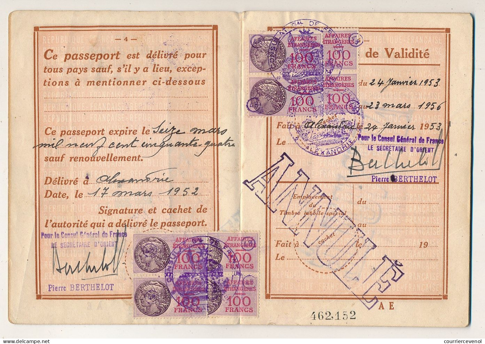 FRANCE - Passeport Délivré Par Le Consulat D'ALEXANDRIE (Egypte) - 1952/1956 - Fiscaux Type Daussy / Affaires étrangères - Briefe U. Dokumente