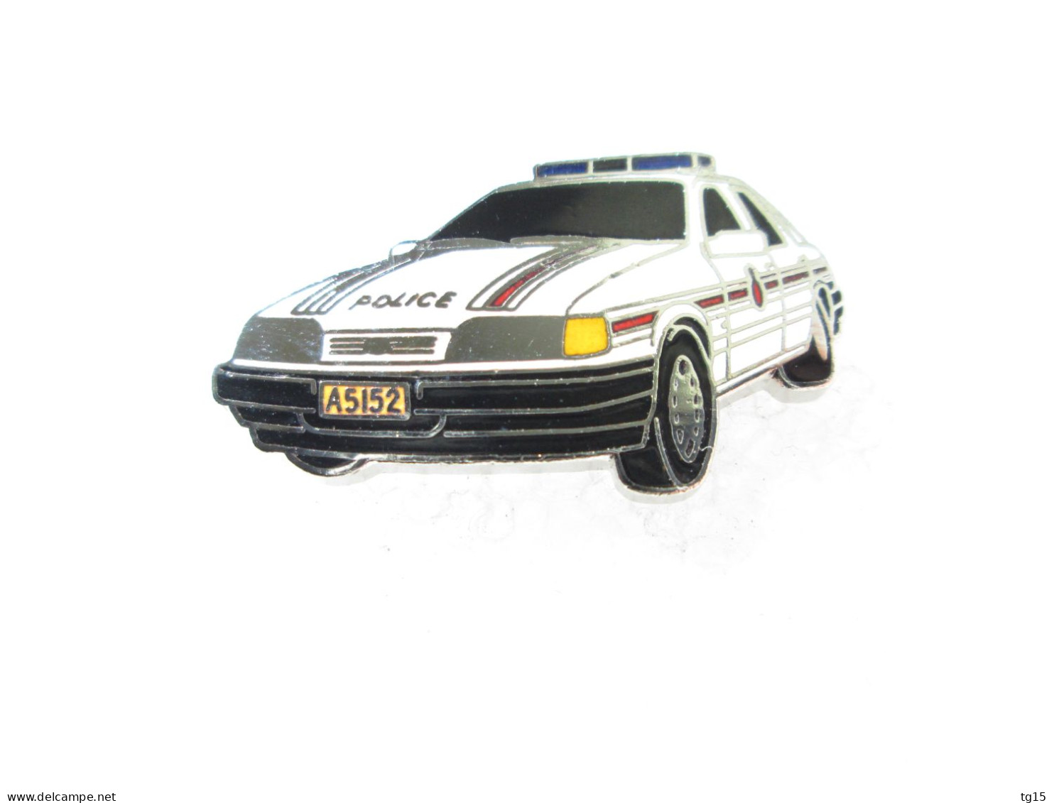 PIN'S    FORD  SIERRA  POLICE   LUXEMBOURG  Email Grand Feu  DEHA - Ford