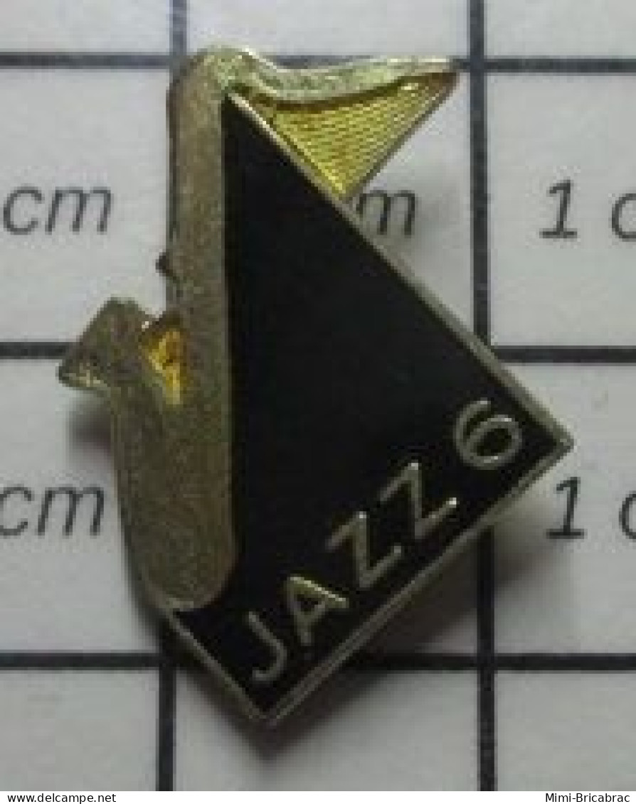 815B Pin's Pins / Beau Et Rare / MUSIQUE / JAZZ 6 SAXOPHONE - Pallamano