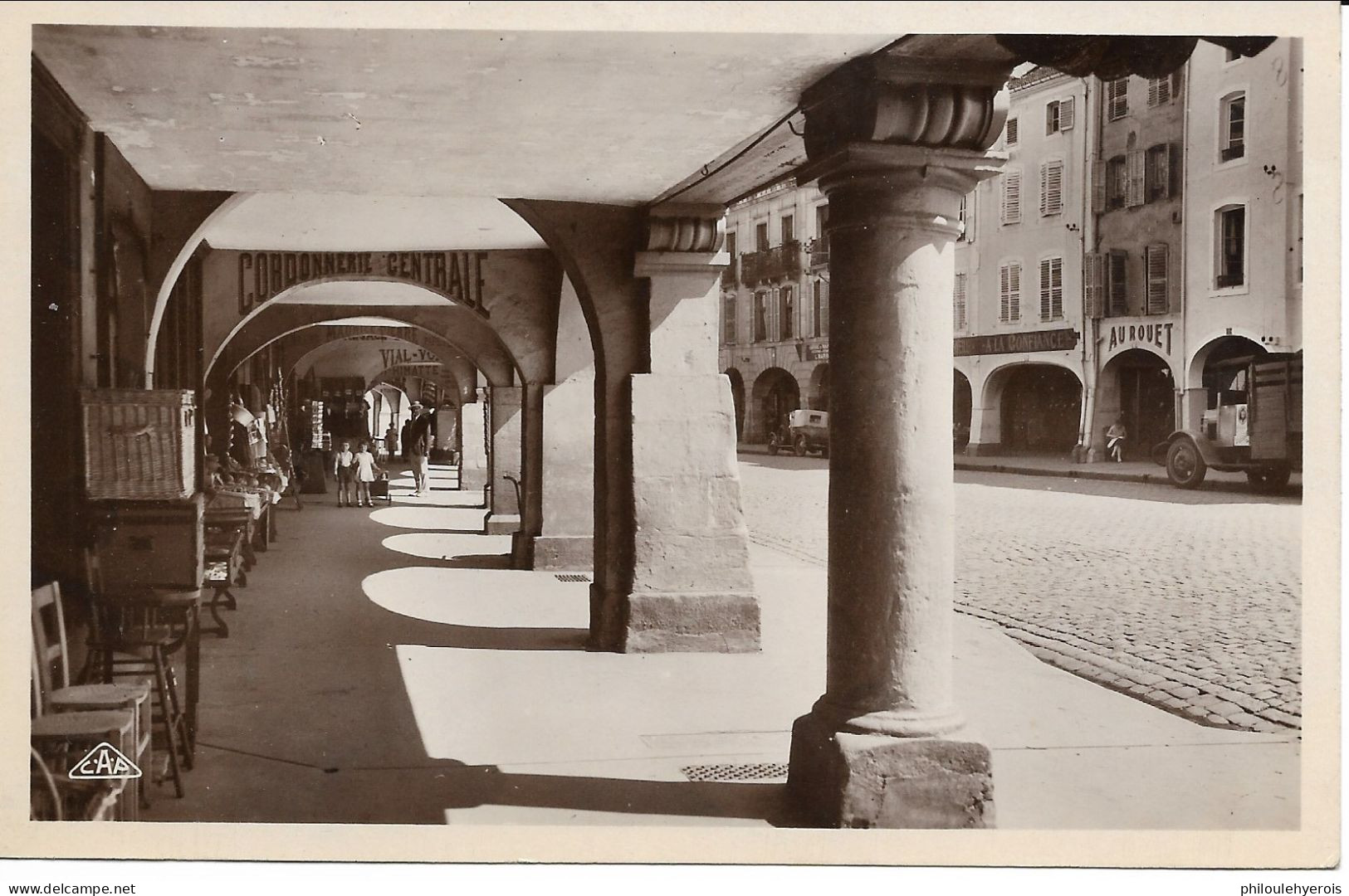 CPA 88 REMIREMONT La Grande Rue Et Ses Arcades 1935 Superbe Cachet Pointillé SAINT NABORD - Remiremont