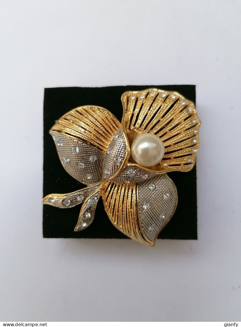 SPILLA CON PERLA E ZIRCONI - Brooches