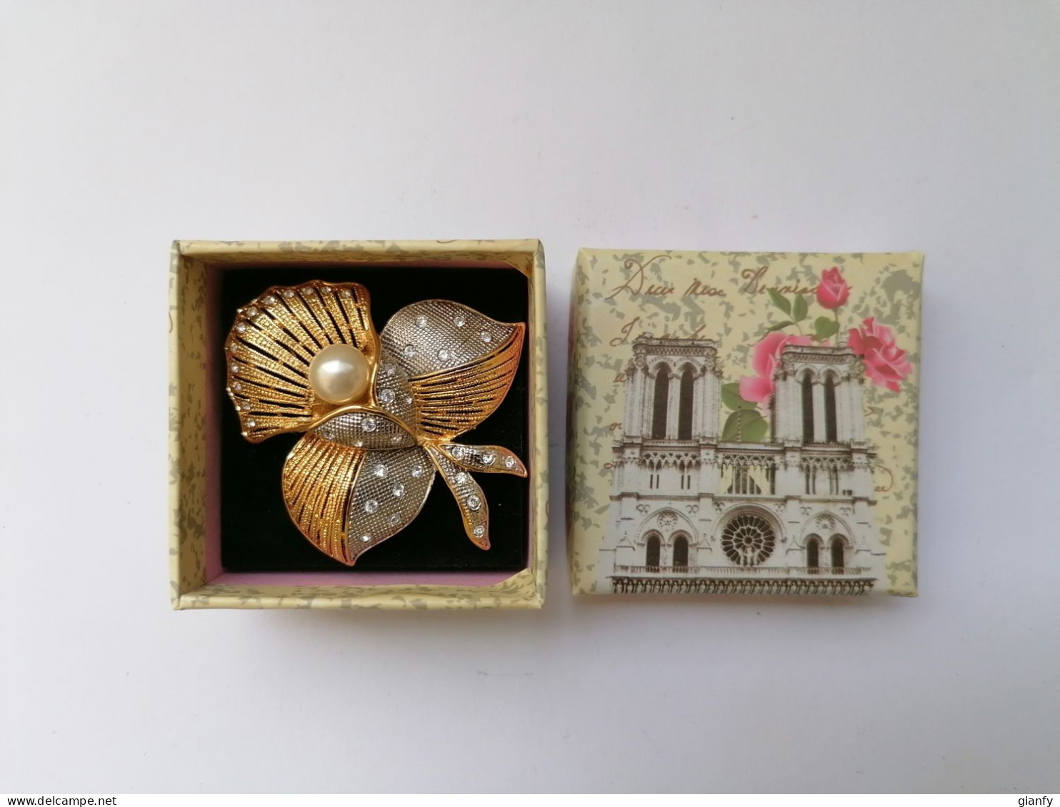 SPILLA CON PERLA E ZIRCONI - Brooches