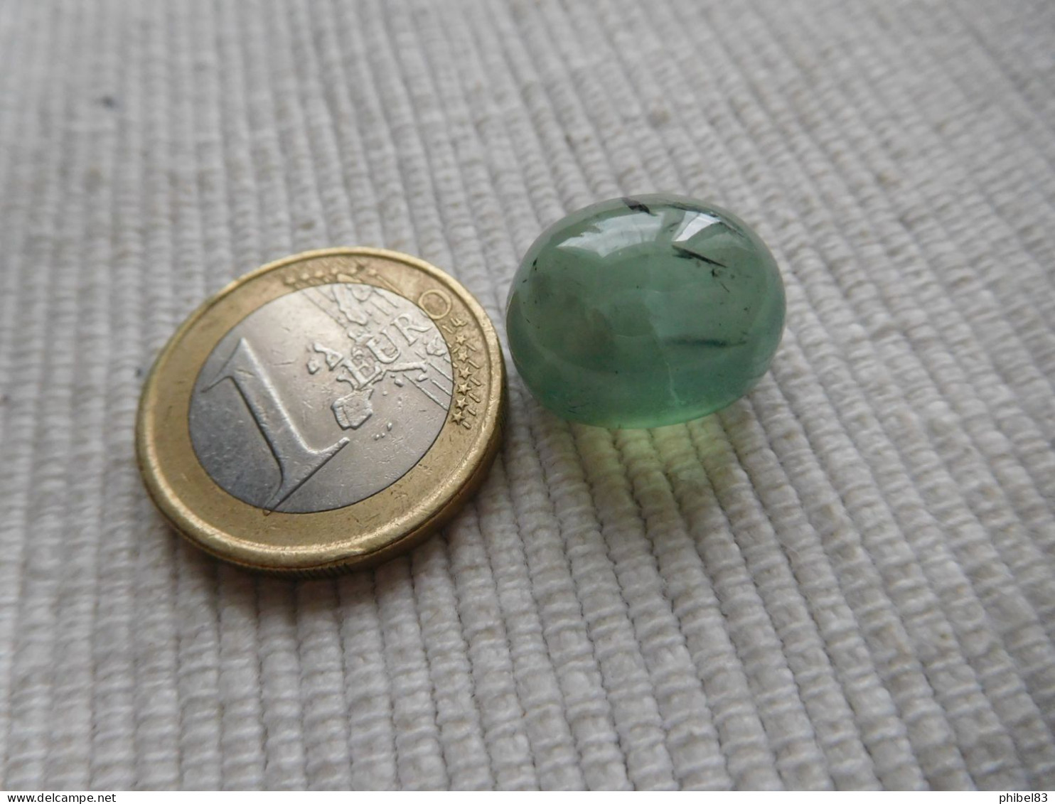 Cabochon de Prehnite verte, taille ovale 21.86 carats. CL21