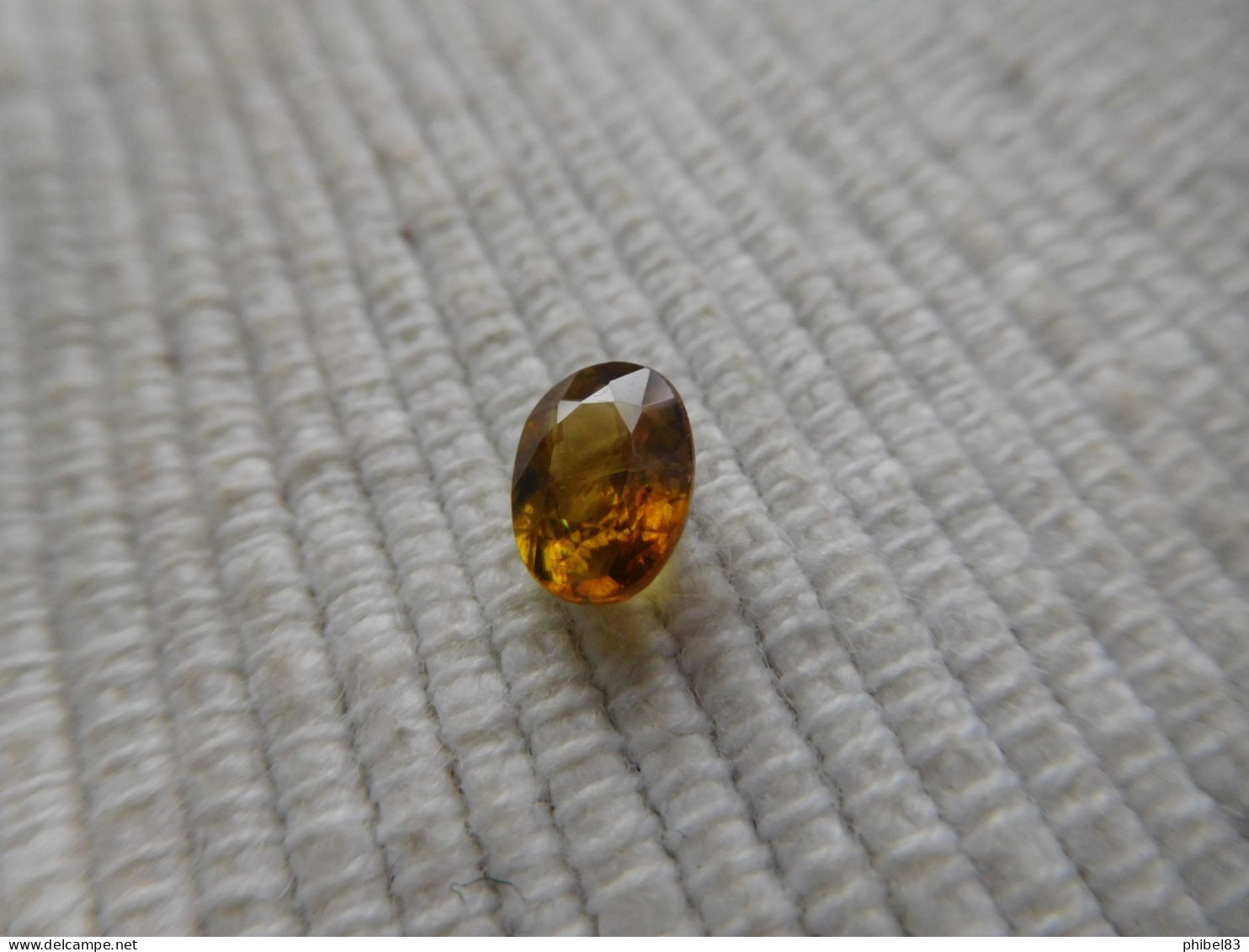 Sphène Ou Titanite, Pierre Ovale A Facette 1.09 Carat, Orange A Facettes 7.2 X 5.3 Mms CL23 - Other & Unclassified