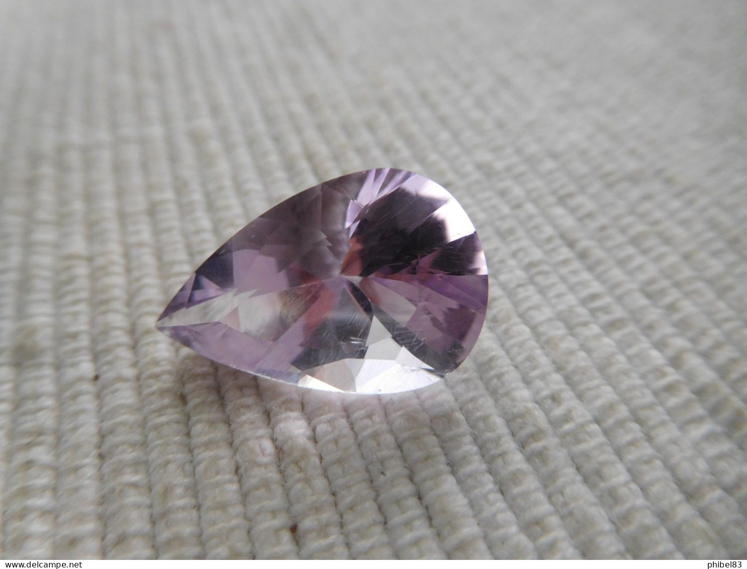 Imposante Amethyste Naturelle Mauve A Facettes, Taille Ovale 9.49 Carats  CL25 - Améthyste